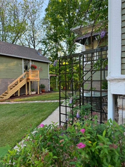 215 W Sparta St, McMinnville, TN 37110 215 W Sparta St, McMinnville, TN 37110