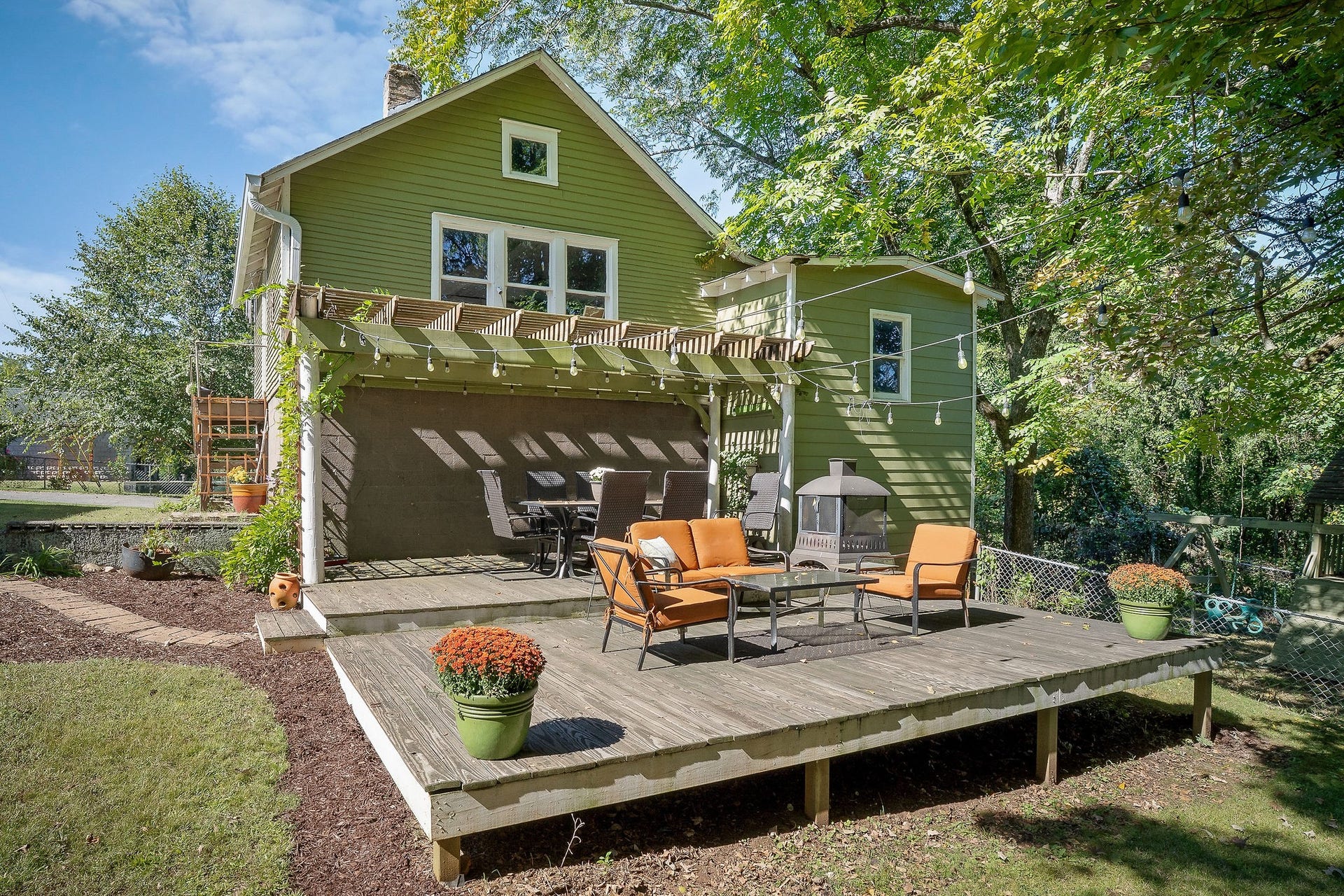 215 W Sparta St, McMinnville, TN 37110 215 W Sparta St, McMinnville, TN 37110