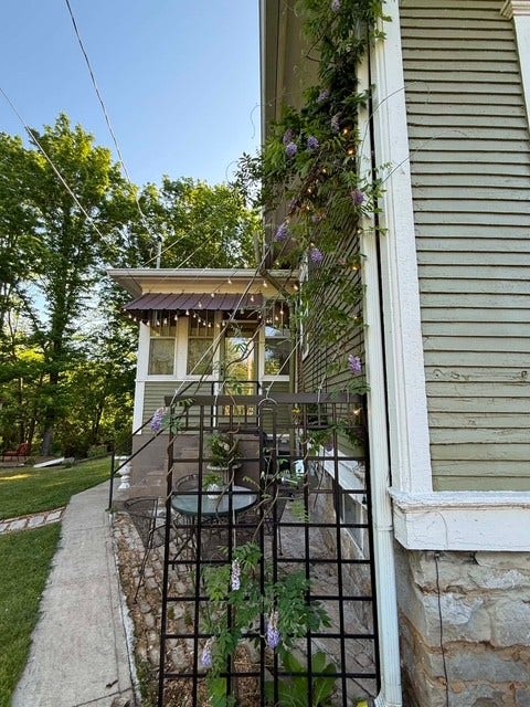 215 W Sparta St, McMinnville, TN 37110 215 W Sparta St, McMinnville, TN 37110
