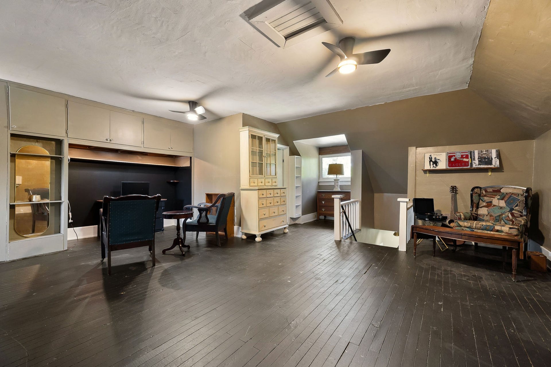 215 W Sparta St, McMinnville, TN 37110 215 W Sparta St, McMinnville, TN 37110