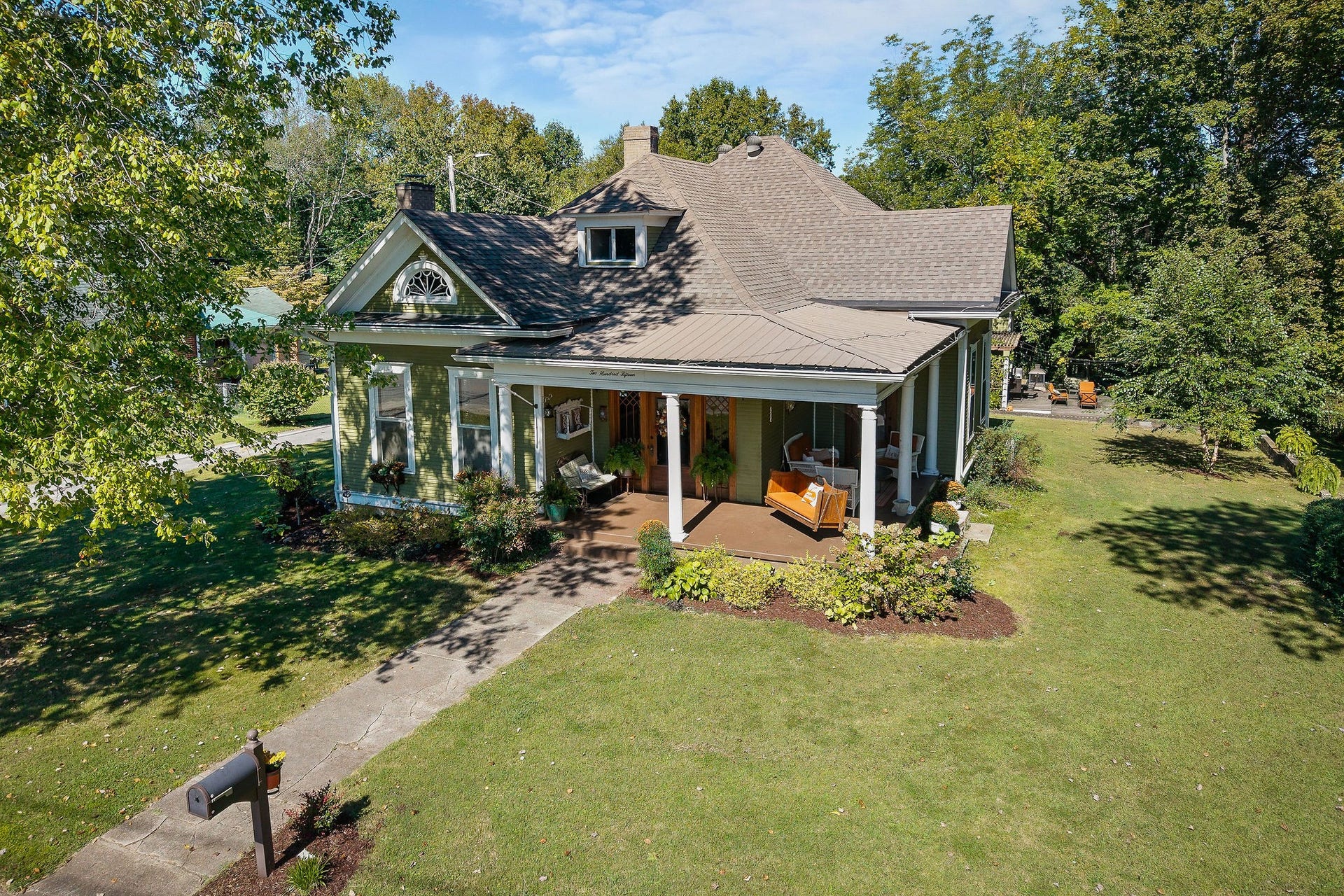 215 W Sparta St, McMinnville, TN 37110 215 W Sparta St, McMinnville, TN 37110