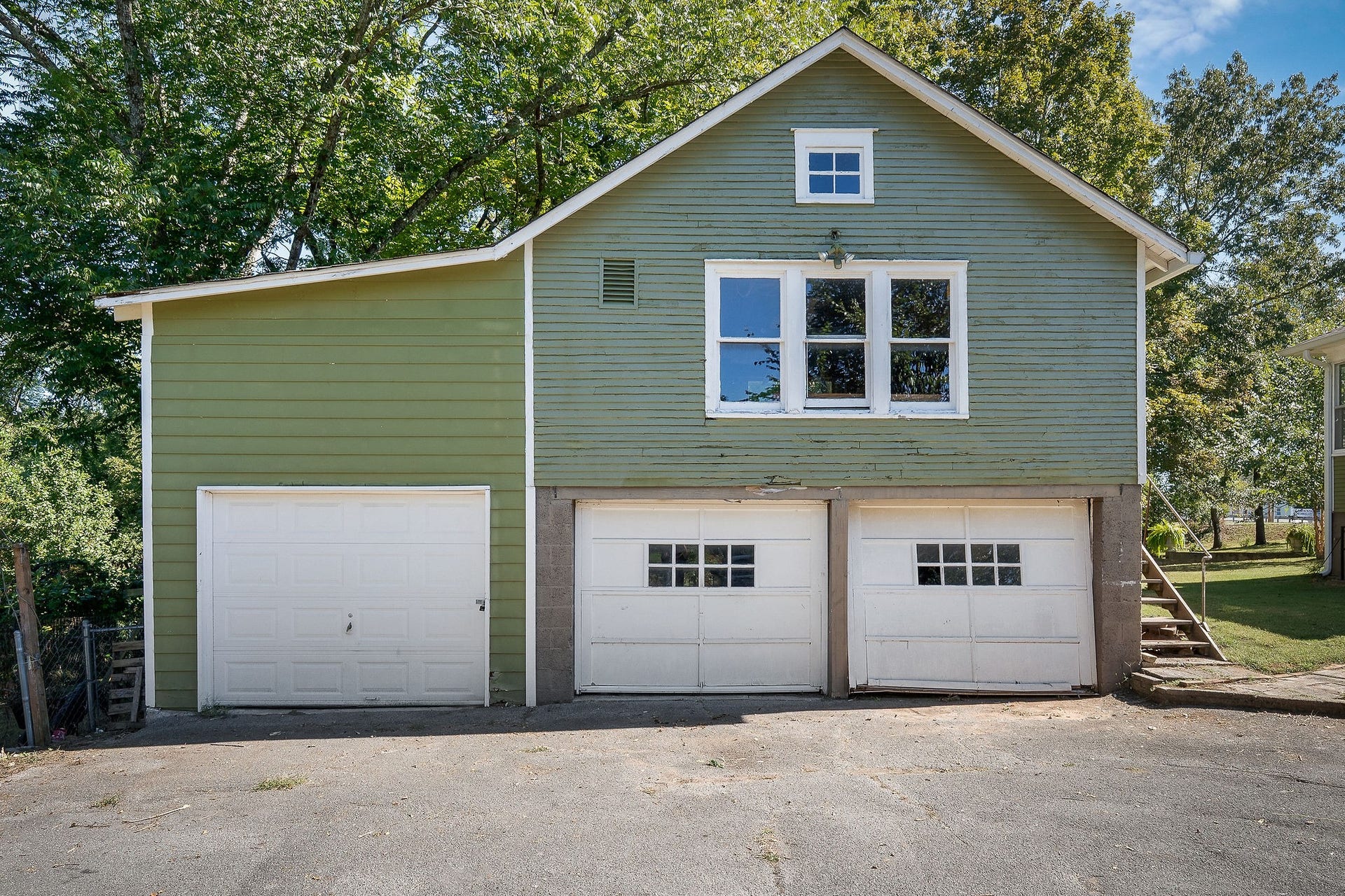 215 W Sparta St, McMinnville, TN 37110 215 W Sparta St, McMinnville, TN 37110