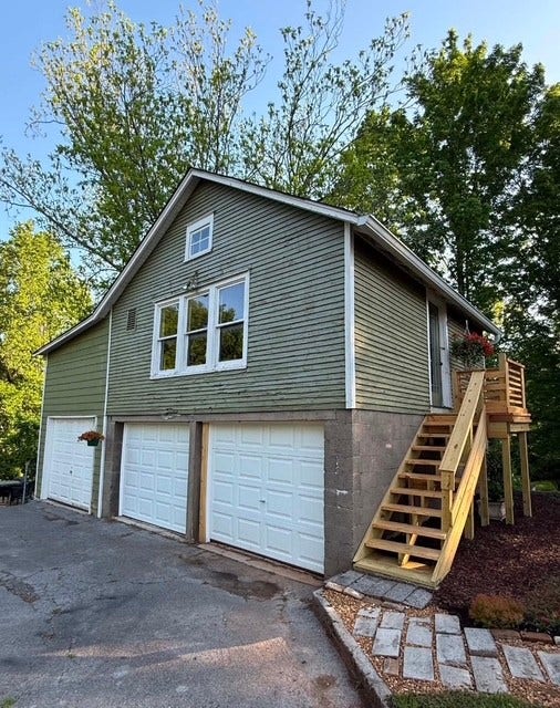 215 W Sparta St, McMinnville, TN 37110 215 W Sparta St, McMinnville, TN 37110