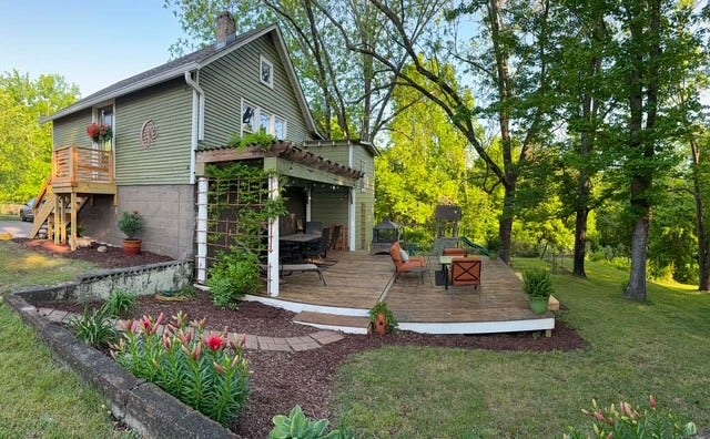 215 W Sparta St, McMinnville, TN 37110 215 W Sparta St, McMinnville, TN 37110