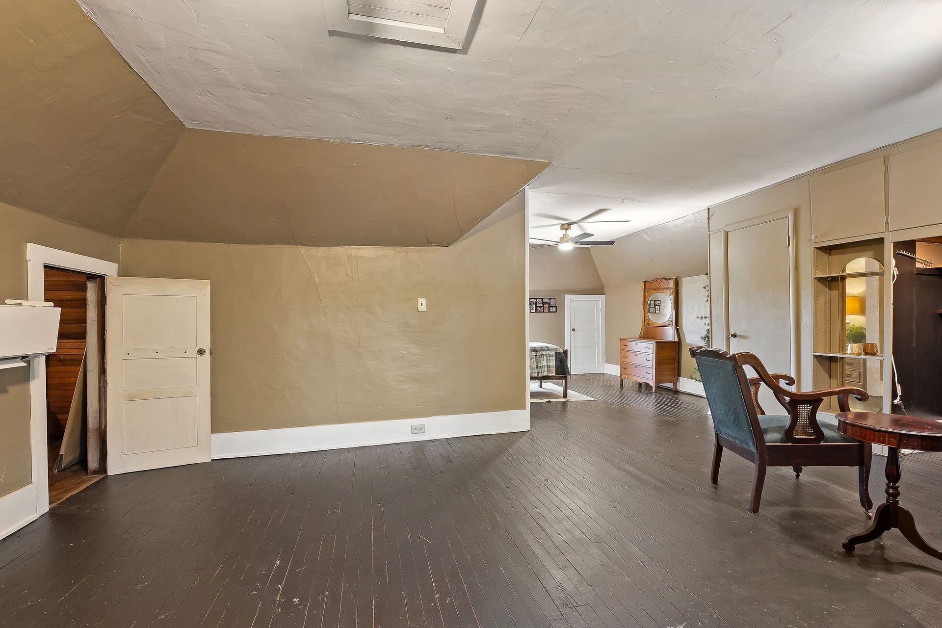 215 W Sparta St, McMinnville, TN 37110 215 W Sparta St, McMinnville, TN 37110