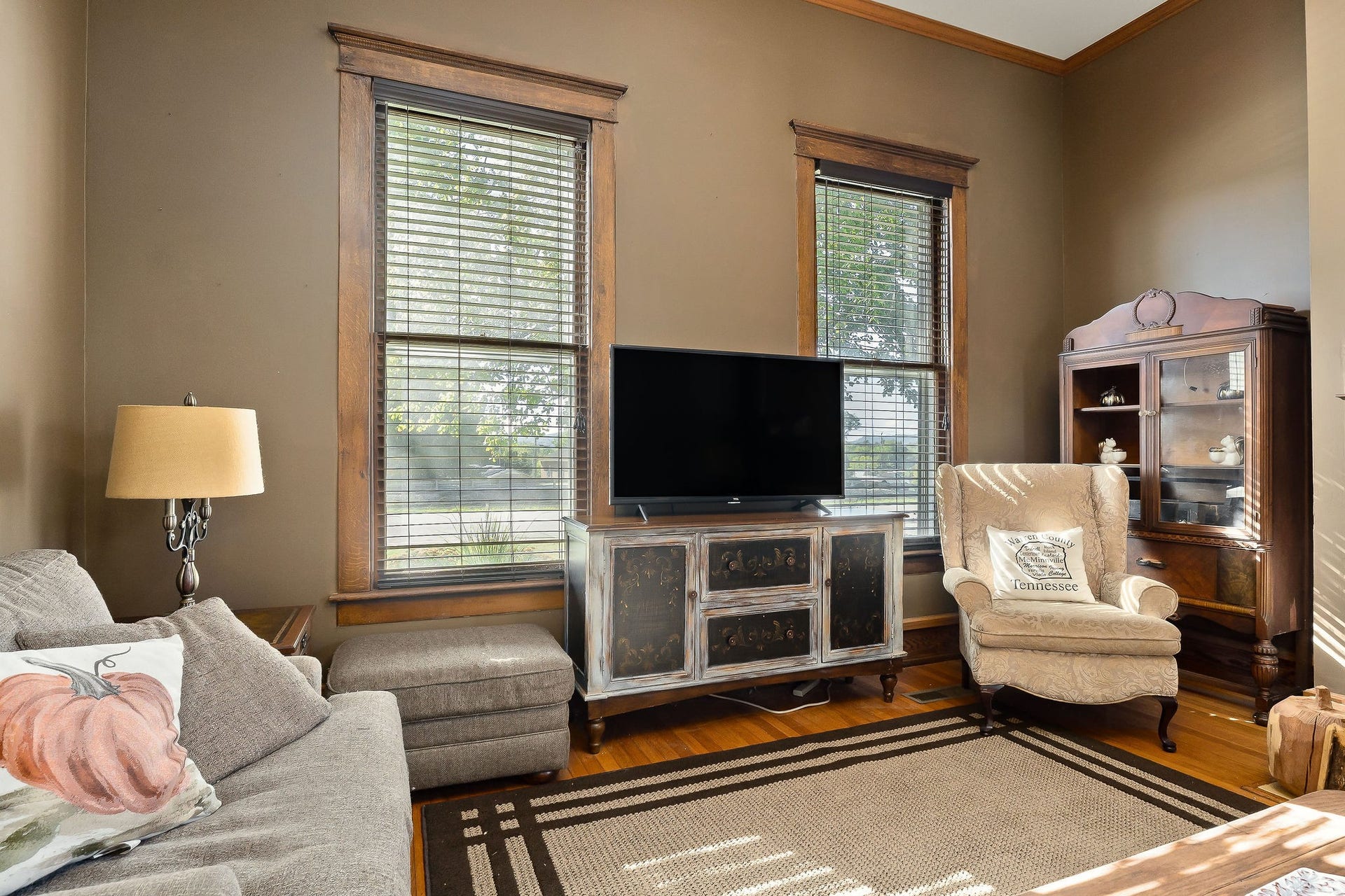 215 W Sparta St, McMinnville, TN 37110 215 W Sparta St, McMinnville, TN 37110