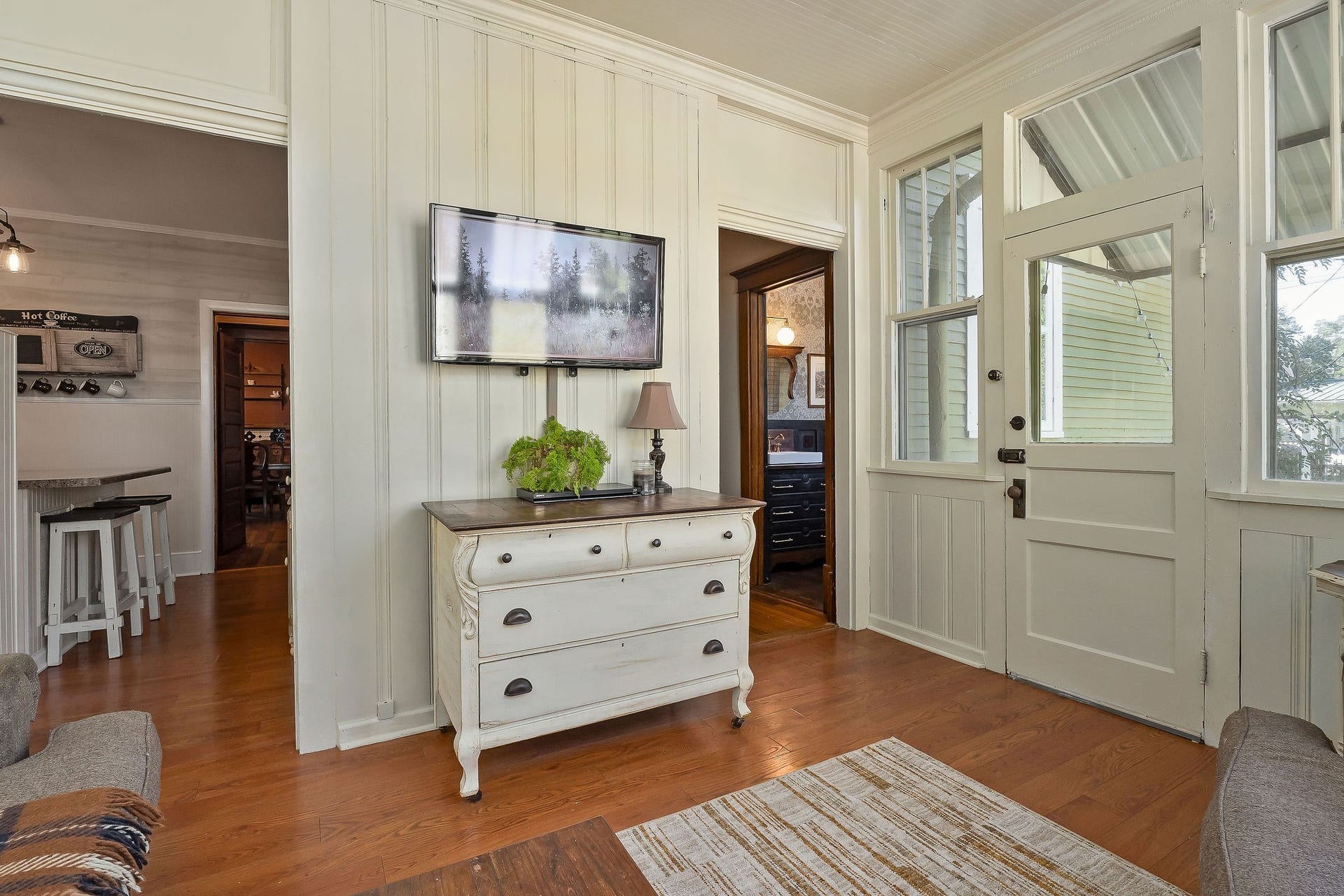 215 W Sparta St, McMinnville, TN 37110 215 W Sparta St, McMinnville, TN 37110