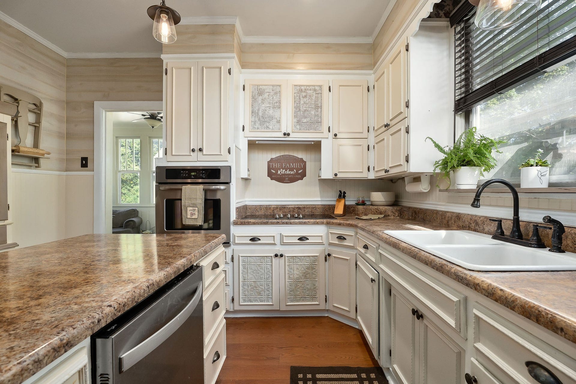 215 W Sparta St, McMinnville, TN 37110 215 W Sparta St, McMinnville, TN 37110
