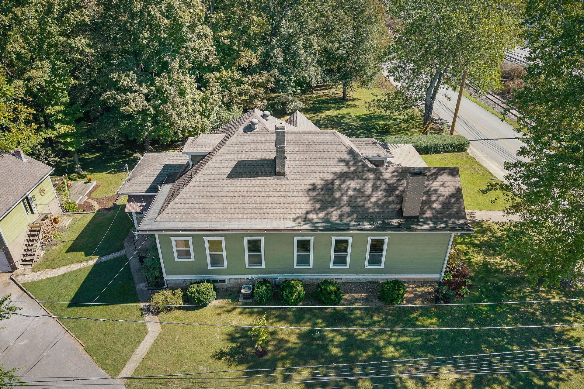 215 W Sparta St, McMinnville, TN 37110 215 W Sparta St, McMinnville, TN 37110