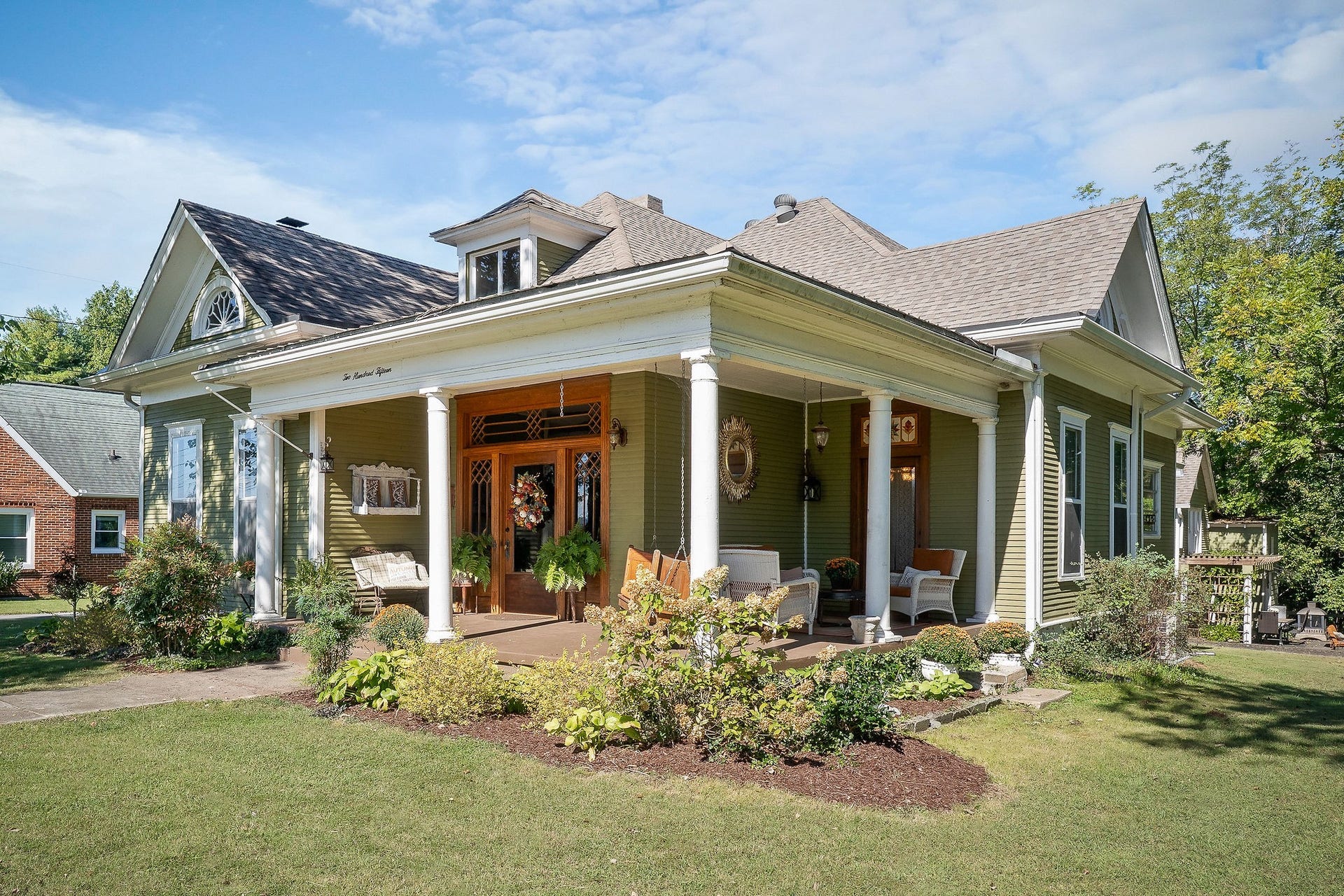 215 W Sparta St, McMinnville, TN 37110 215 W Sparta St, McMinnville, TN 37110
