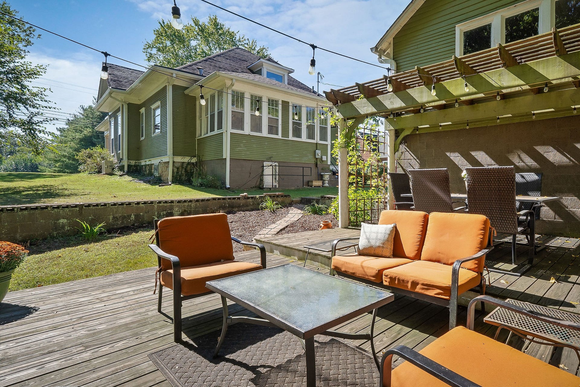 215 W Sparta St, McMinnville, TN 37110 215 W Sparta St, McMinnville, TN 37110