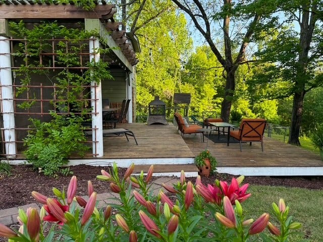 215 W Sparta St, McMinnville, TN 37110 215 W Sparta St, McMinnville, TN 37110