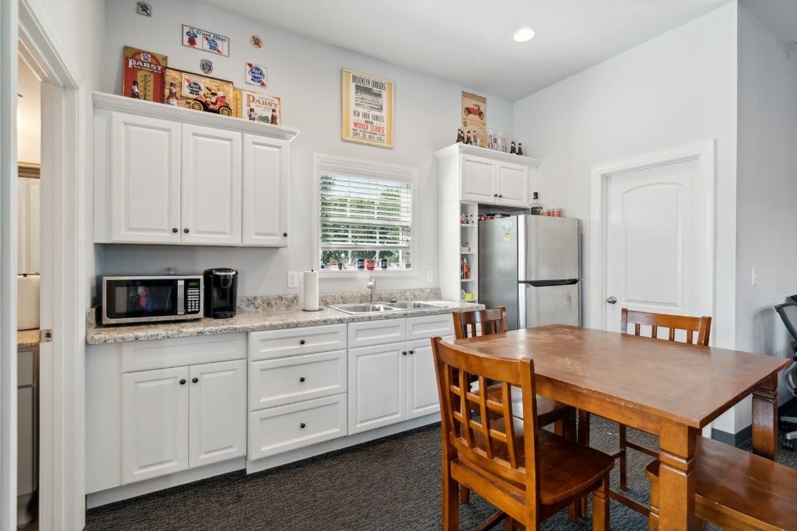 3124 Highway 231 North N, Shelbyville, TN 37160 Party House Kitchen