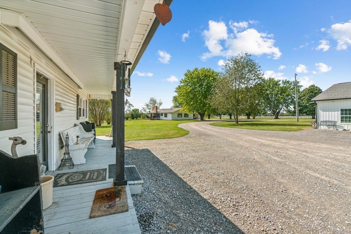 3124 Highway 231 North N, Shelbyville, TN 37160 Front Porch of Guest House