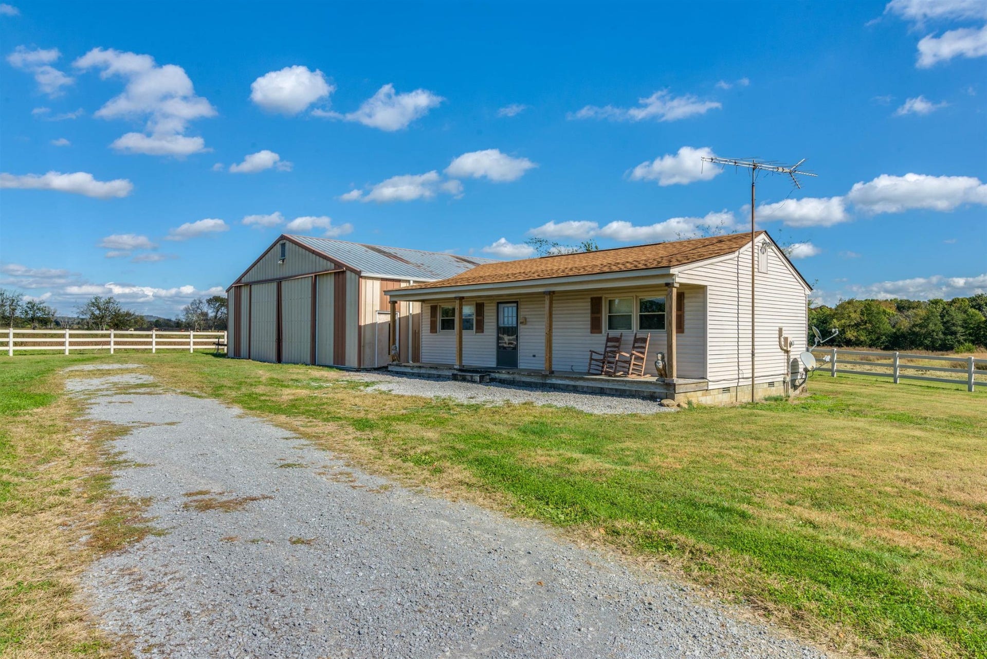 3124 Highway 231 North N, Shelbyville, TN 37160 Guest House and Shop