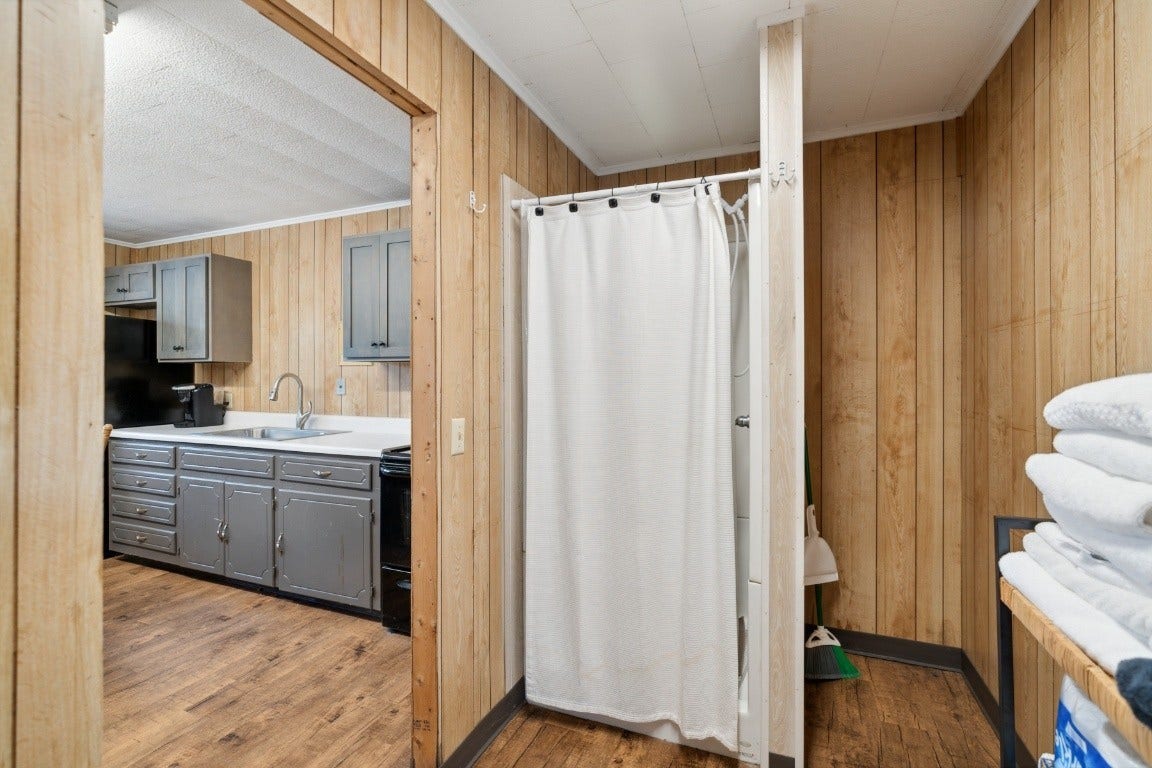 3124 Highway 231 North N, Shelbyville, TN 37160 Guest House Shower and Kitchen