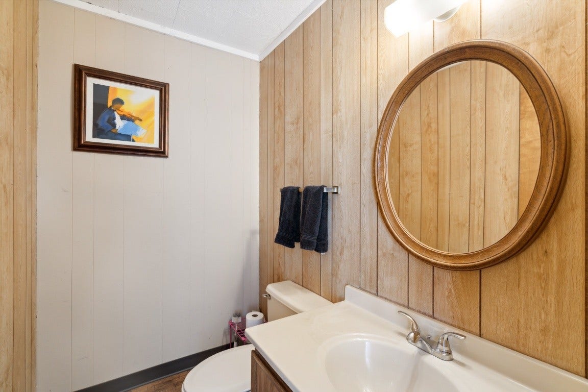 3124 Highway 231 North N, Shelbyville, TN 37160 Guest House Bath