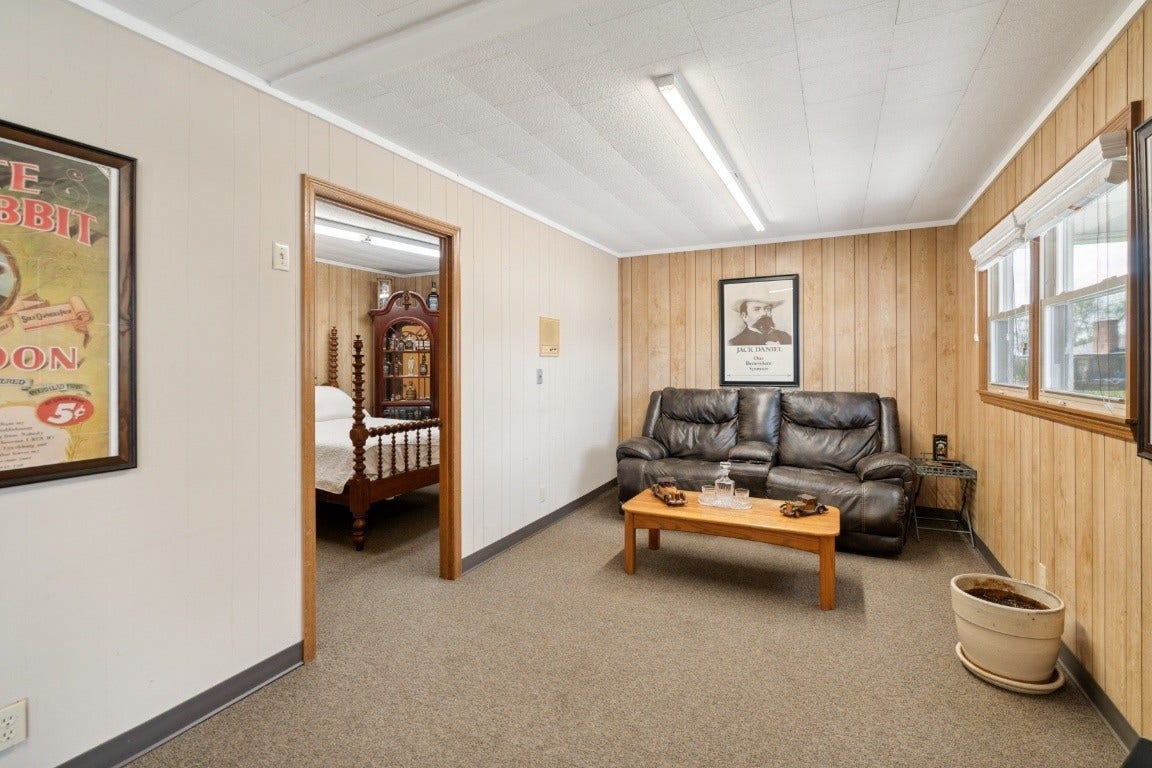 3124 Highway 231 North N, Shelbyville, TN 37160 Guest House Living Room