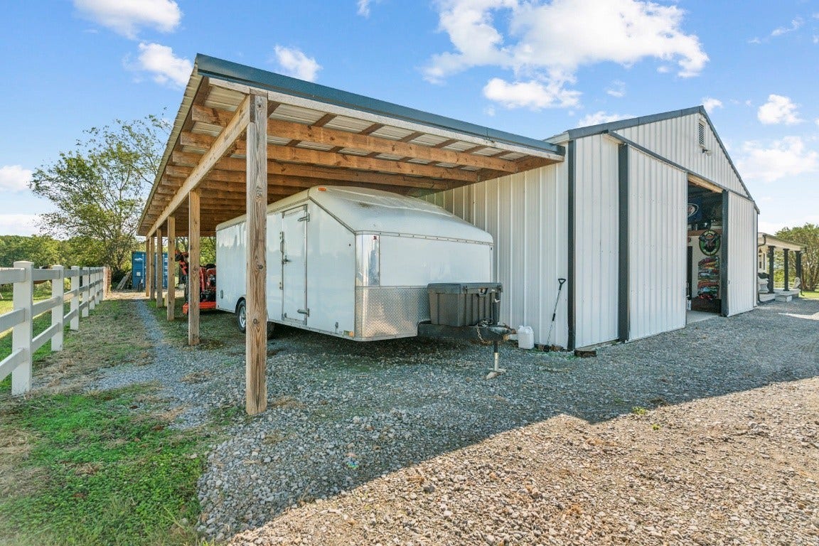 3124 Highway 231 North N, Shelbyville, TN 37160 Shop Features and office and an Awning