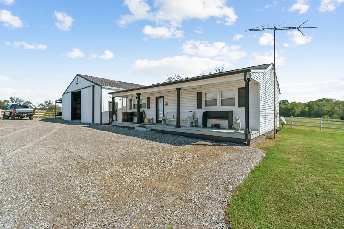 3124 Highway 231 North N, Shelbyville, TN 37160 Guest House and Shop