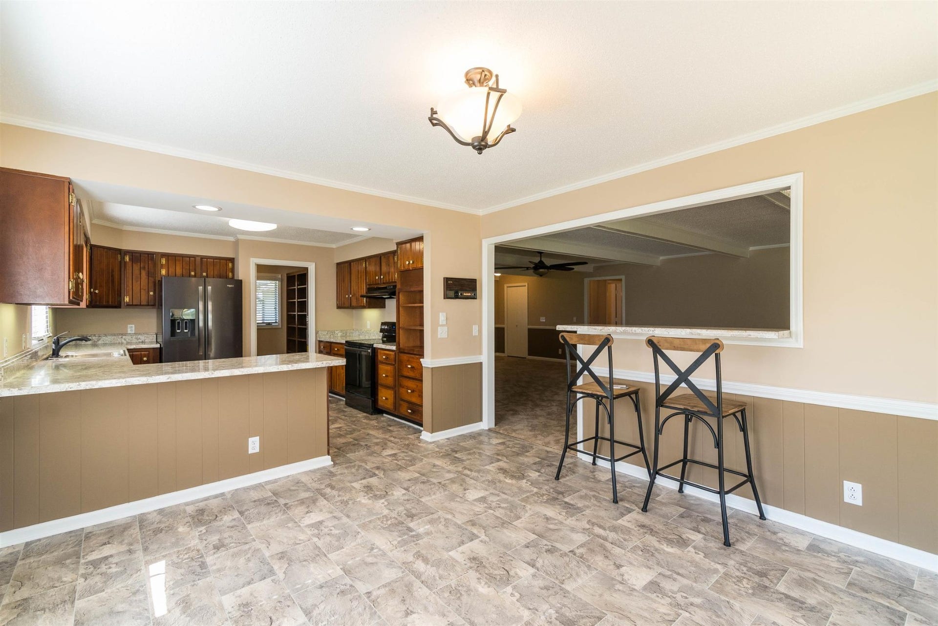 3124 Highway 231 North N, Shelbyville, TN 37160 Main Home Eating Area and Kitchen