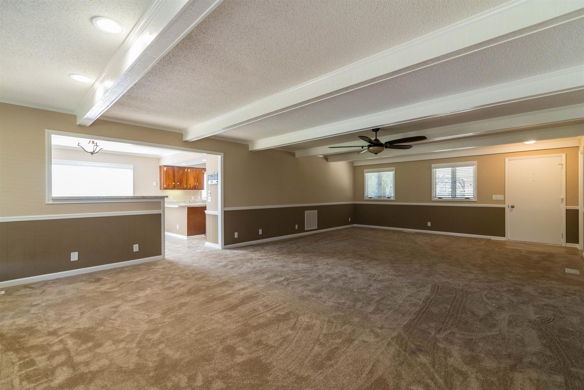 3124 Highway 231 North N, Shelbyville, TN 37160 Main Home Living Room
