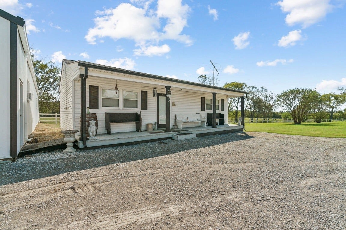 3124 Highway 231 North N, Shelbyville, TN 37160 Guest House