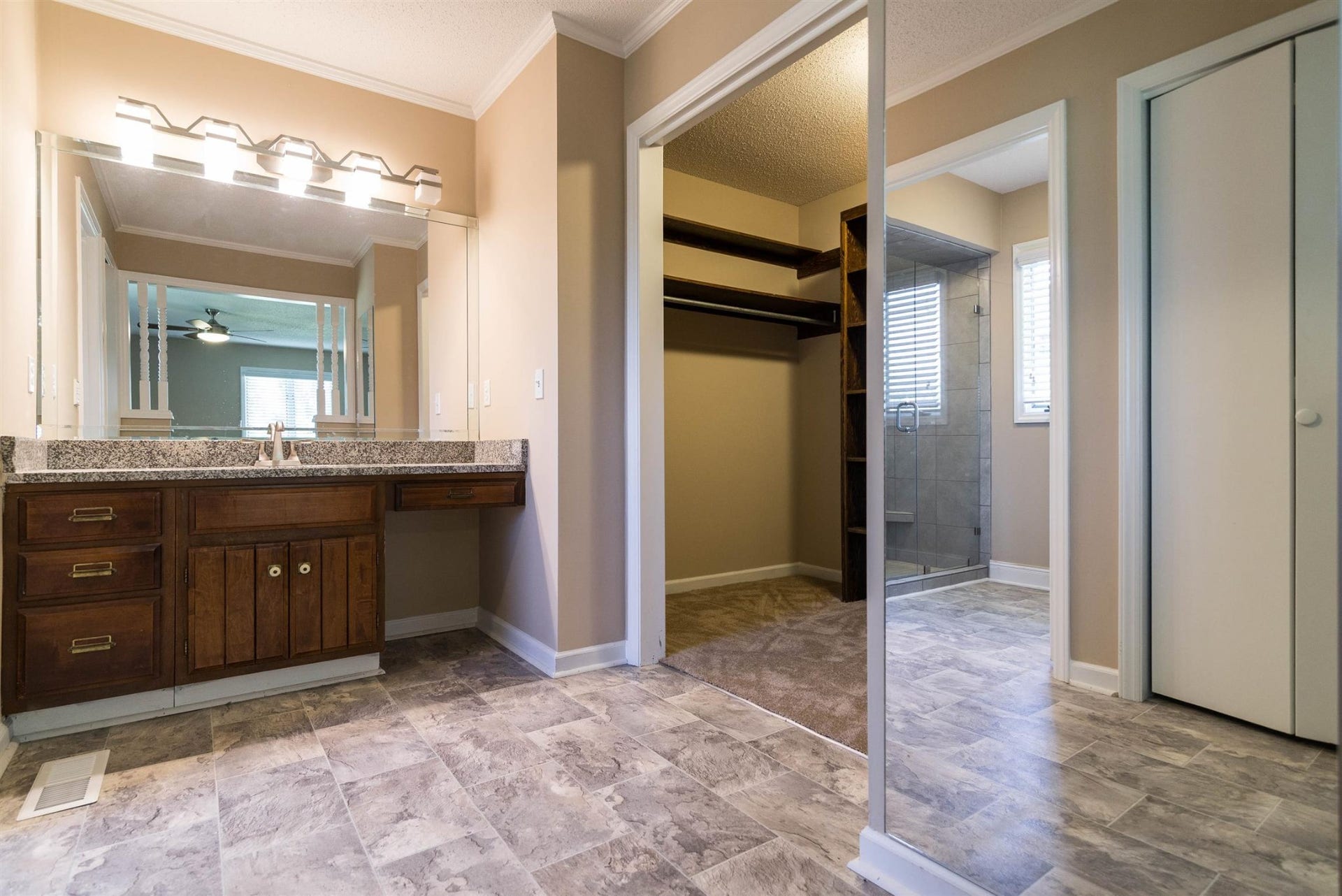 3124 Highway 231 North N, Shelbyville, TN 37160 Primary Full Bath and Walkin Closet in Main Home