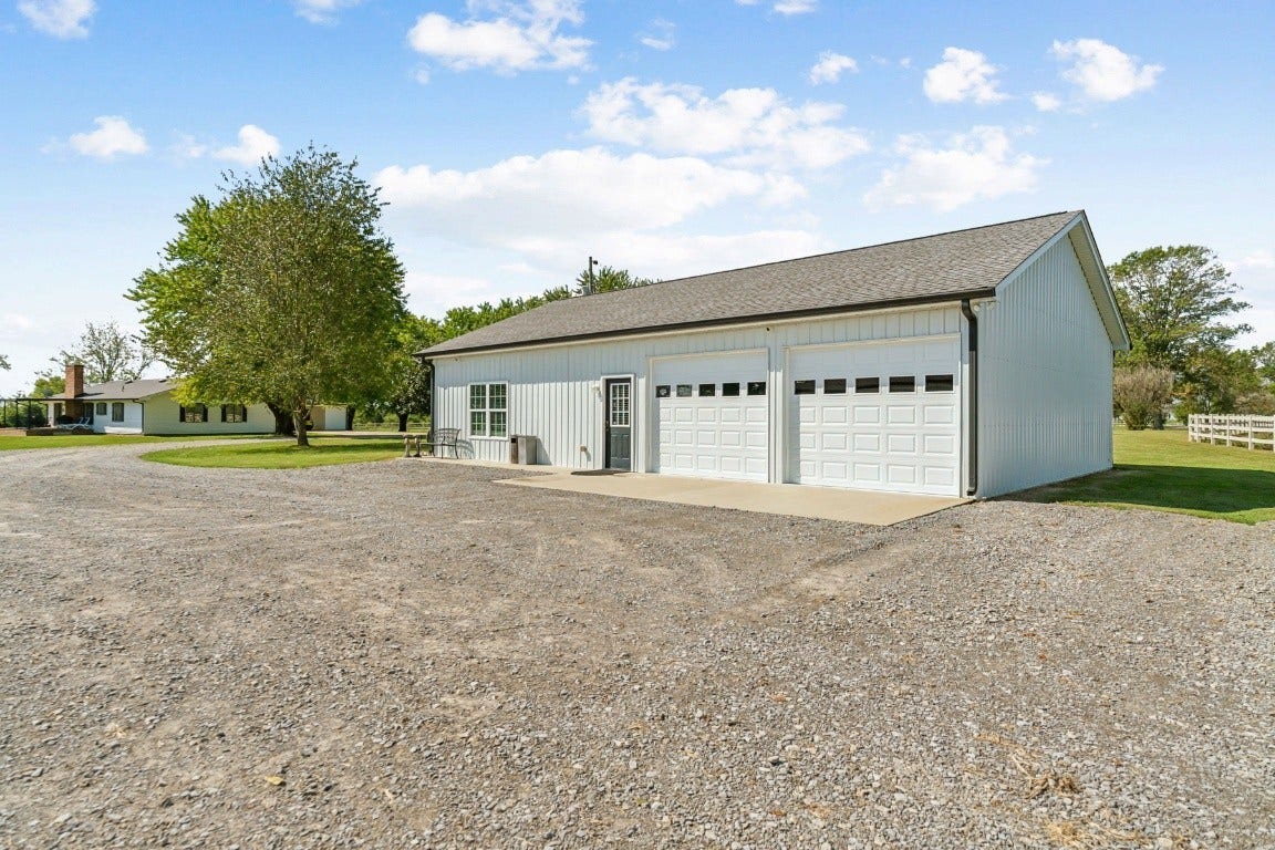 3124 Highway 231 North N, Shelbyville, TN 37160 Party House with 2 Car Garage