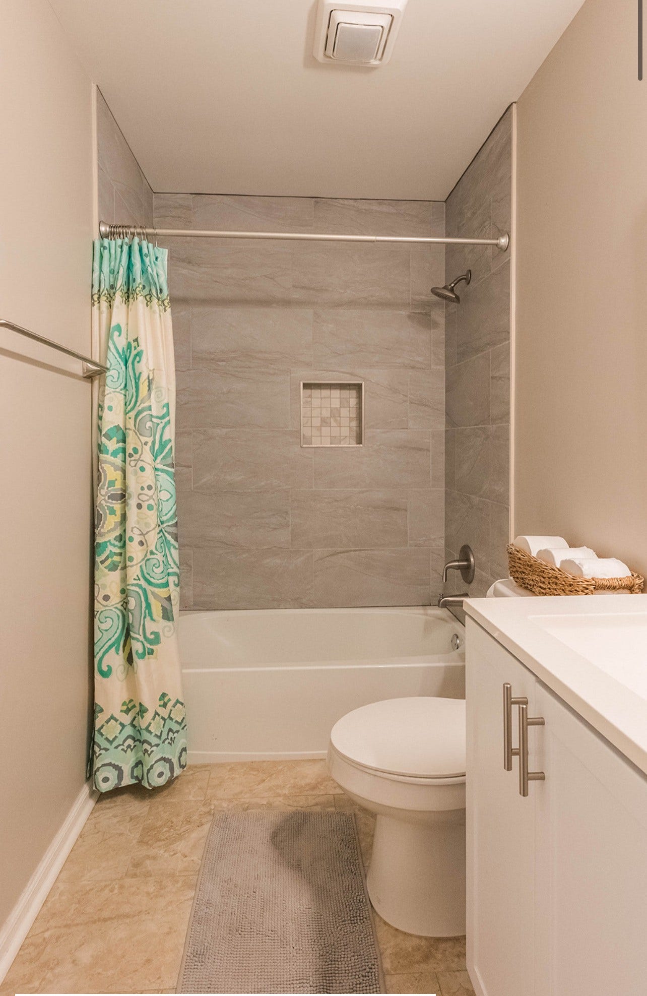 Full Guest Bathroom
