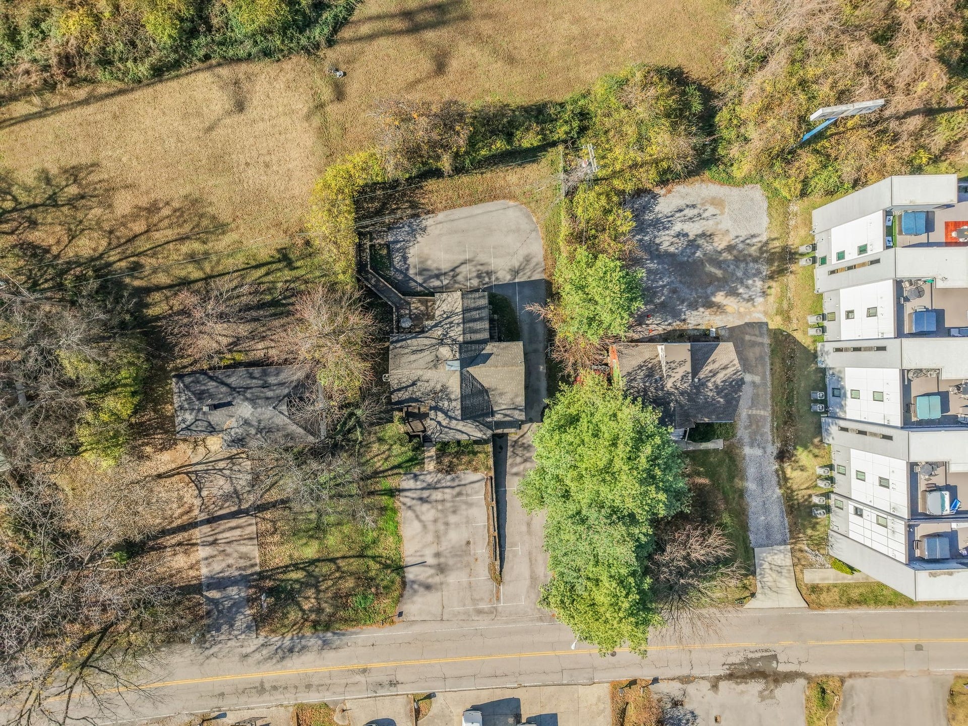 633 W Iris Dr, Nashville, TN 37204 633 W Iris Dr, Nashville, TN 37204