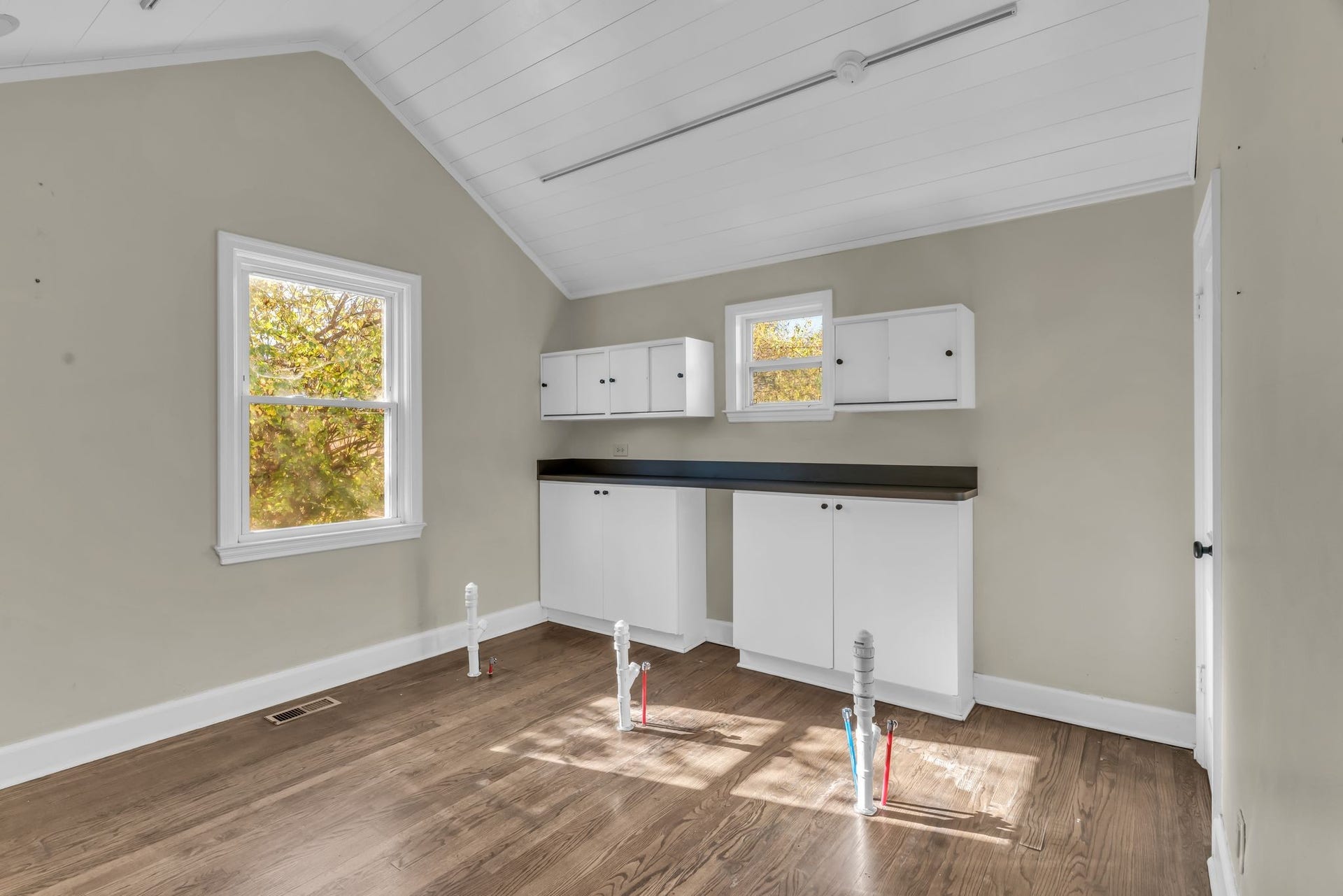 633 W Iris Dr, Nashville, TN 37204 633 W Iris Dr, Nashville, TN 37204