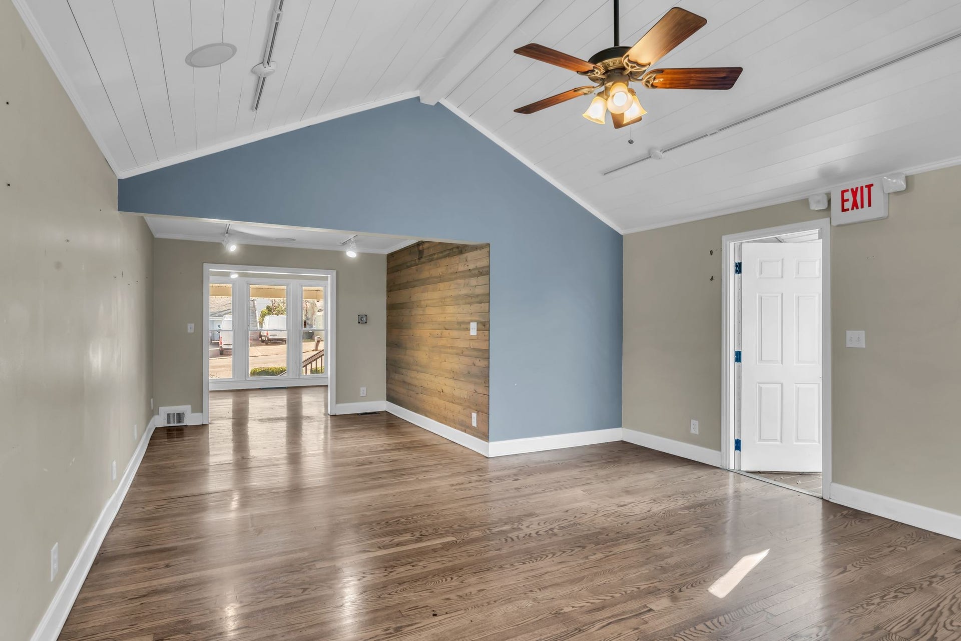633 W Iris Dr, Nashville, TN 37204 633 W Iris Dr, Nashville, TN 37204