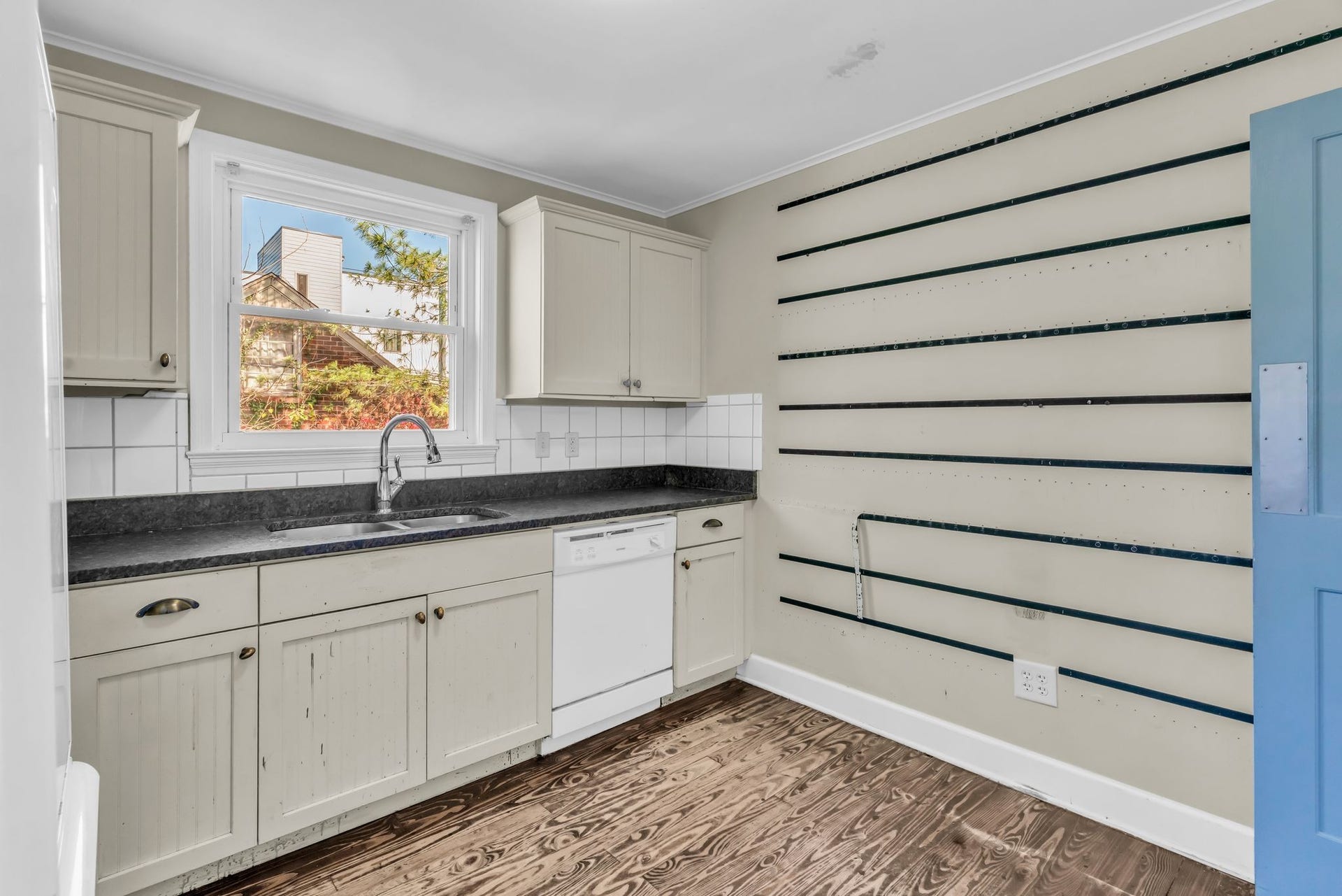 633 W Iris Dr, Nashville, TN 37204 633 W Iris Dr, Nashville, TN 37204