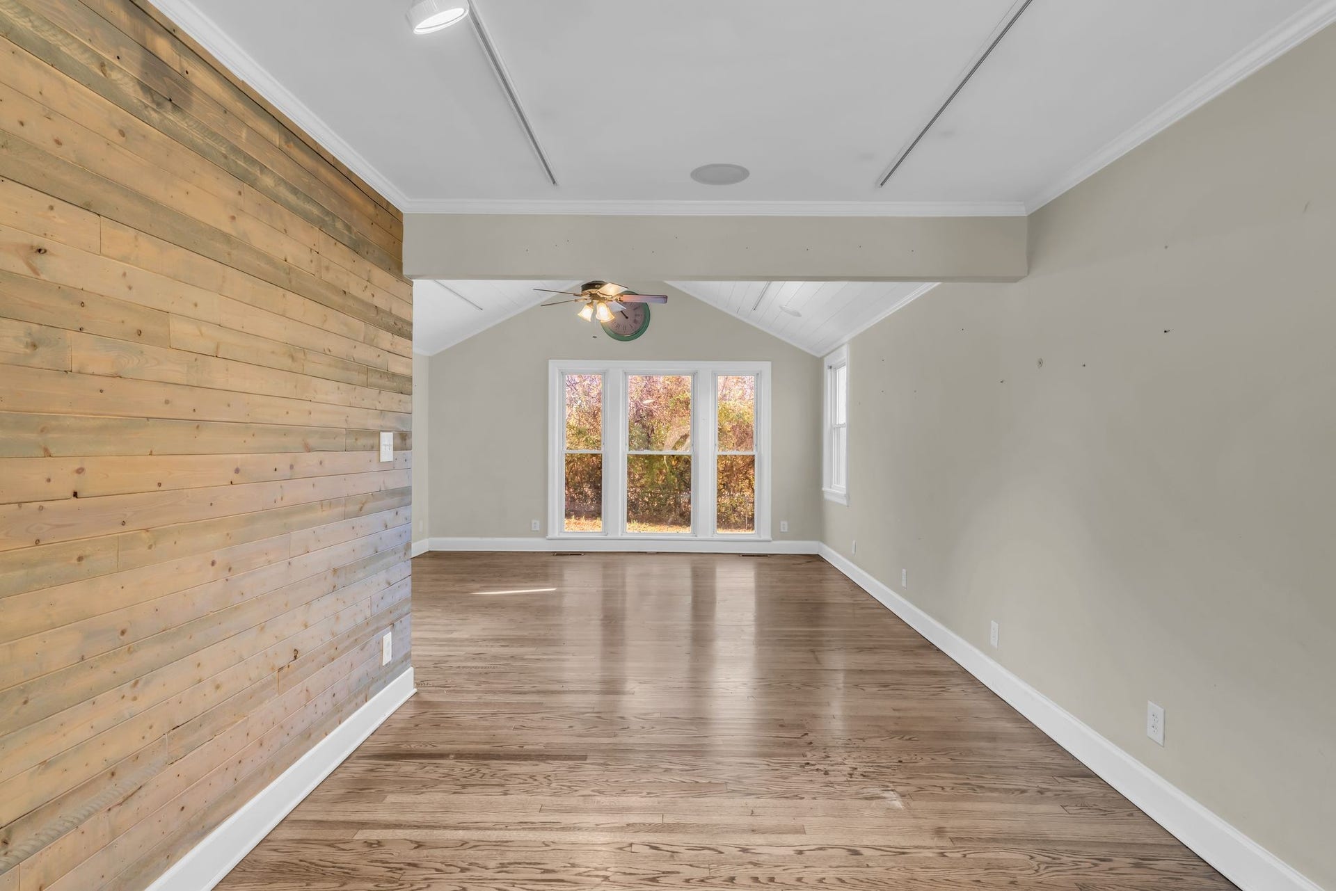 633 W Iris Dr, Nashville, TN 37204 633 W Iris Dr, Nashville, TN 37204
