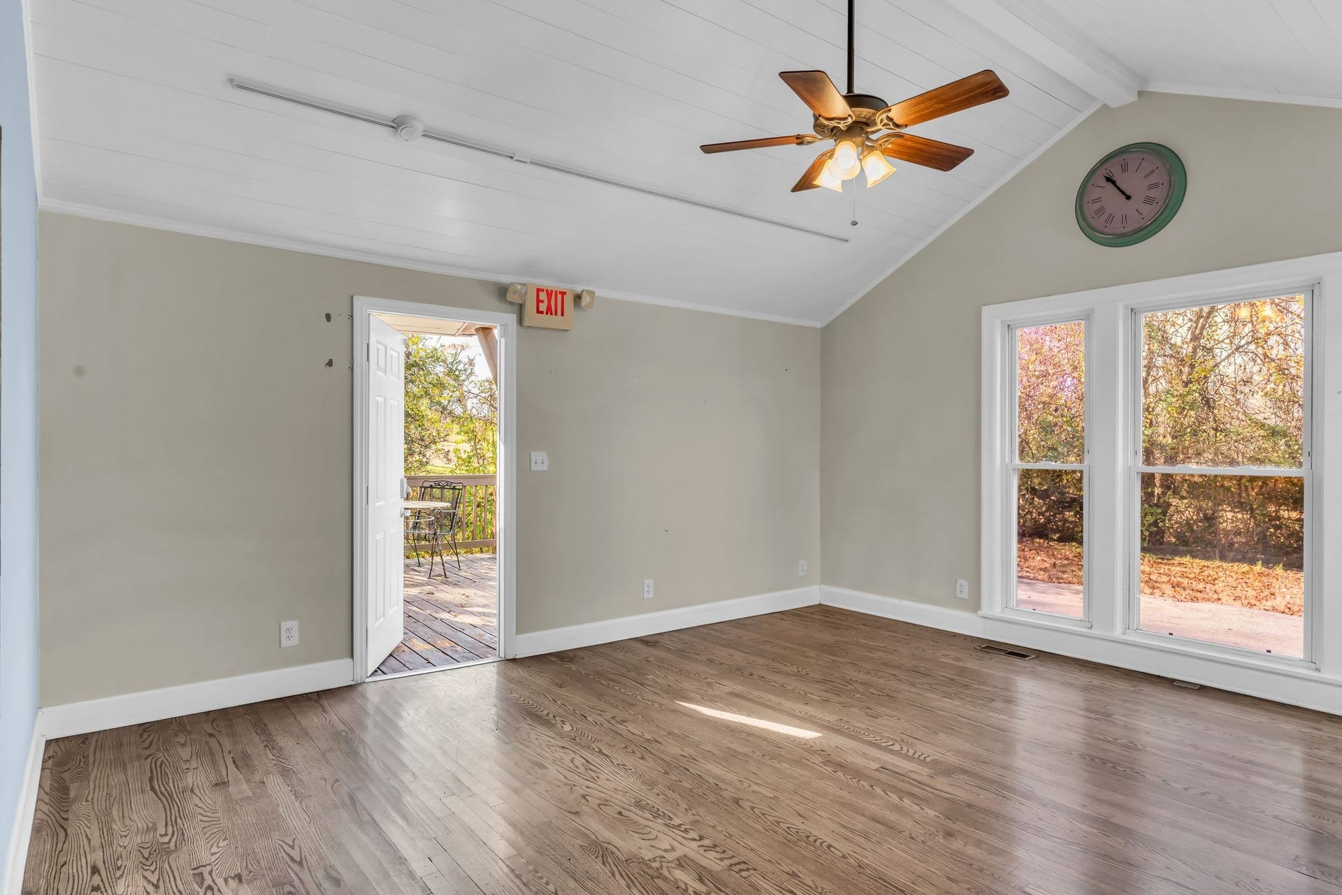 633 W Iris Dr, Nashville, TN 37204 633 W Iris Dr, Nashville, TN 37204