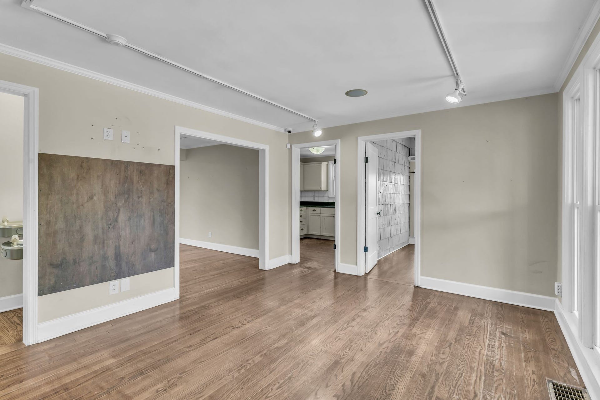 633 W Iris Dr, Nashville, TN 37204 633 W Iris Dr, Nashville, TN 37204