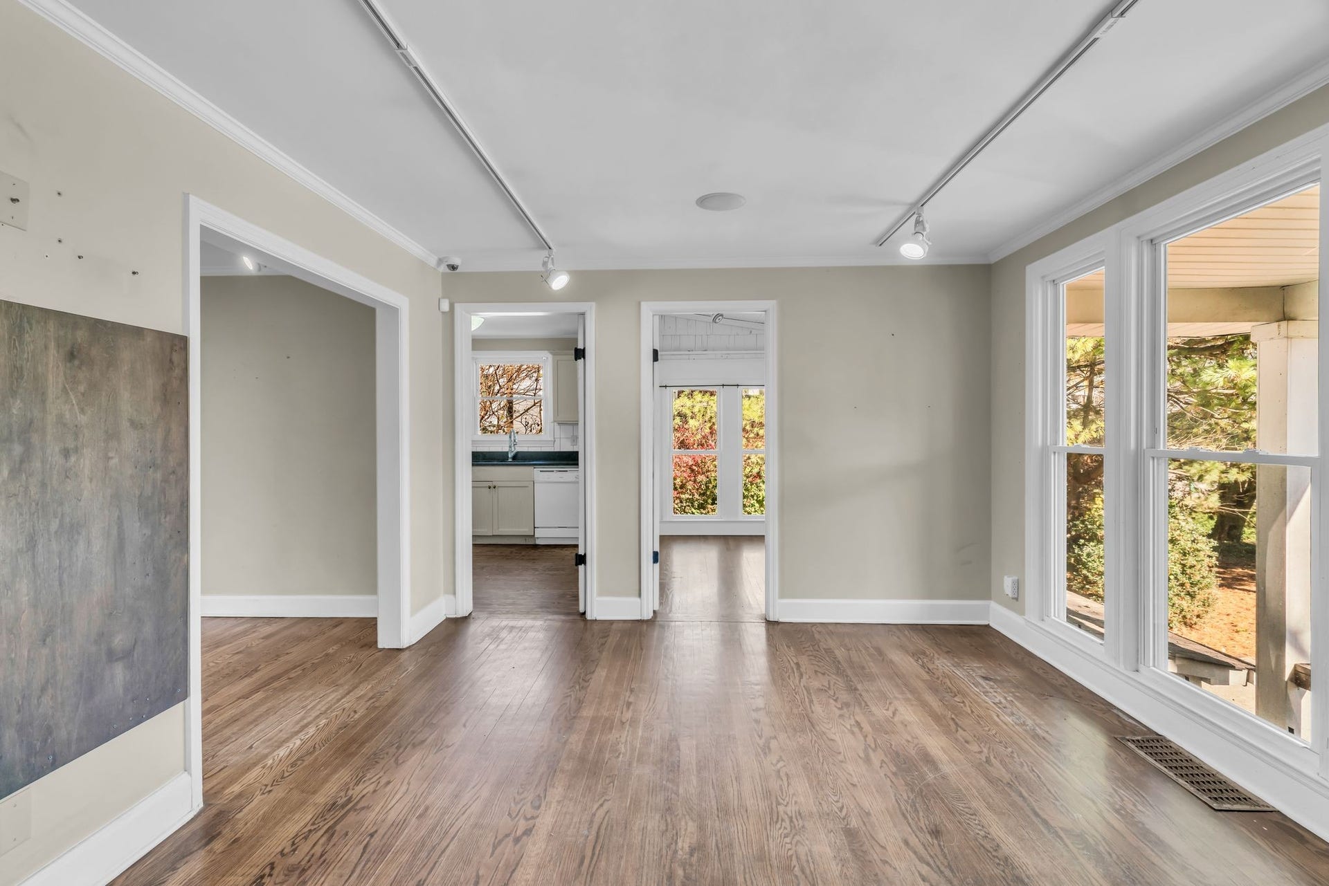 633 W Iris Dr, Nashville, TN 37204 633 W Iris Dr, Nashville, TN 37204