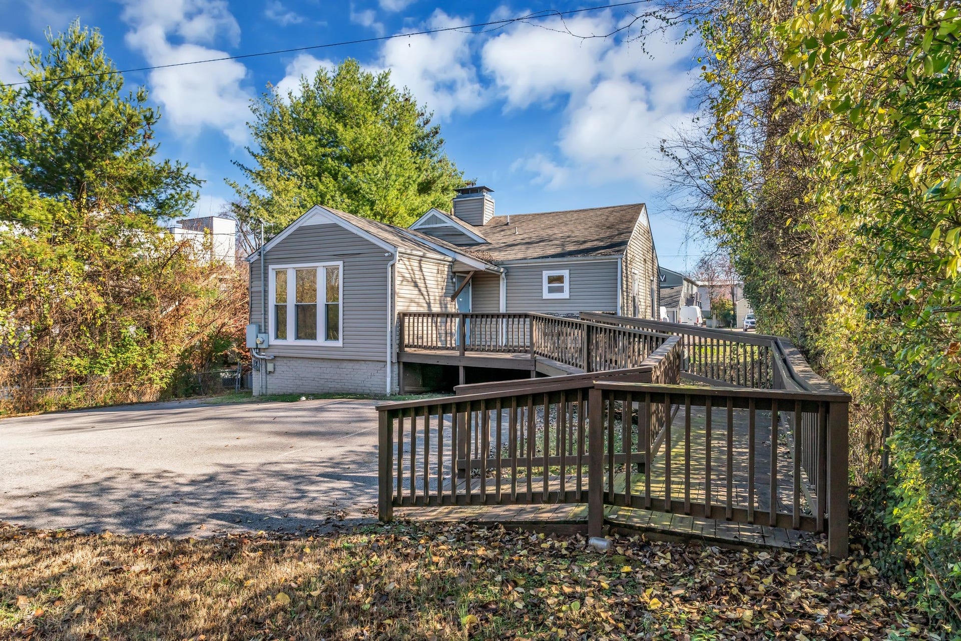 633 W Iris Dr, Nashville, TN 37204 633 W Iris Dr, Nashville, TN 37204