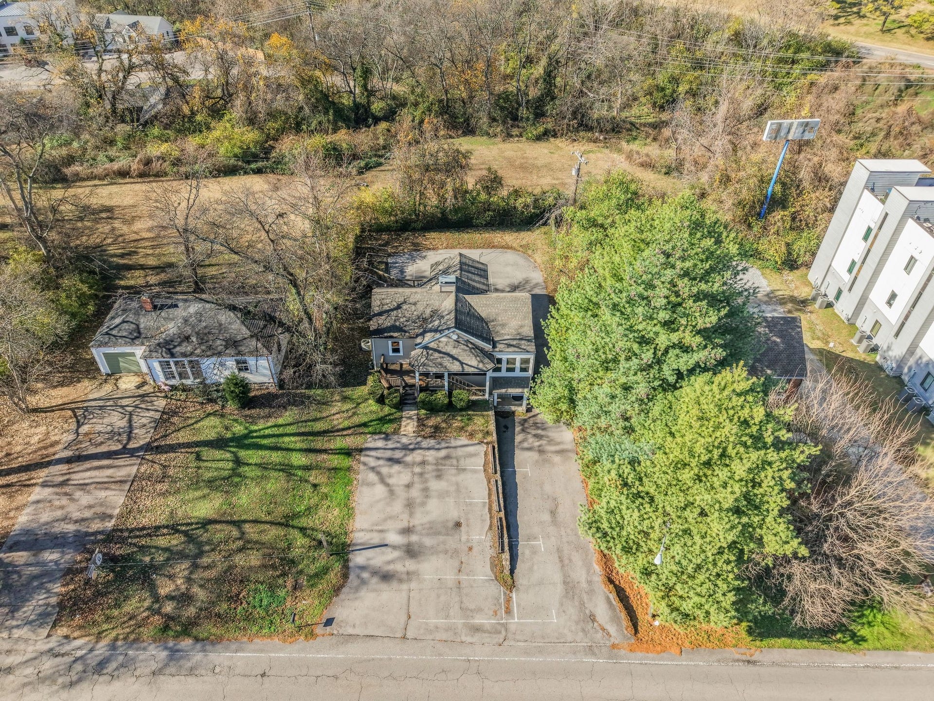 633 W Iris Dr, Nashville, TN 37204 633 W Iris Dr, Nashville, TN 37204
