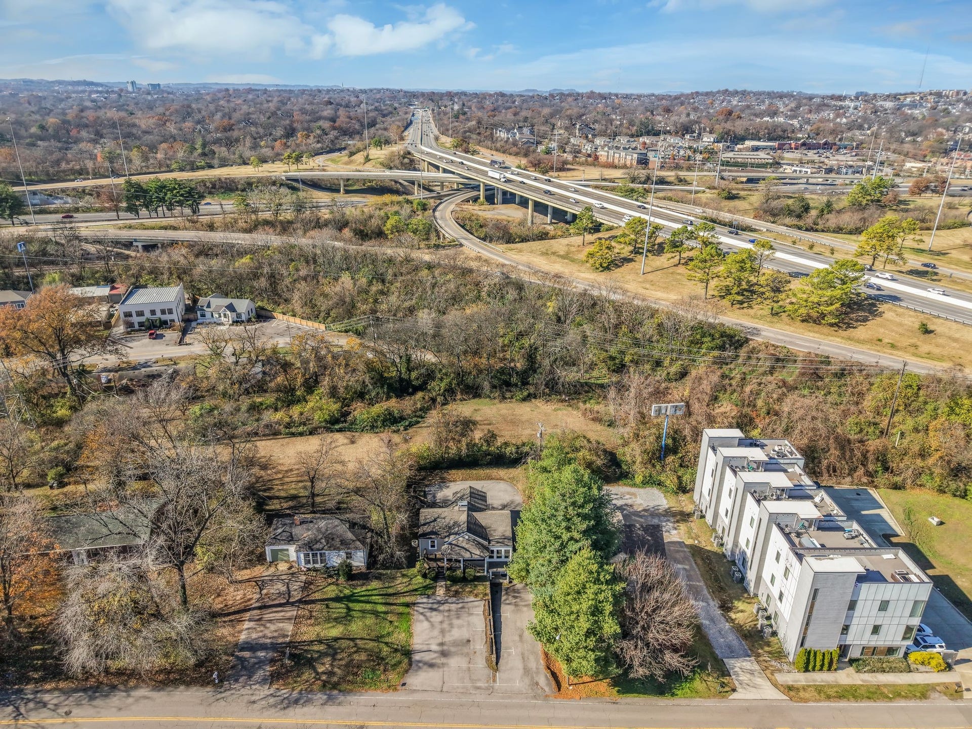 633 W Iris Dr, Nashville, TN 37204 633 W Iris Dr, Nashville, TN 37204