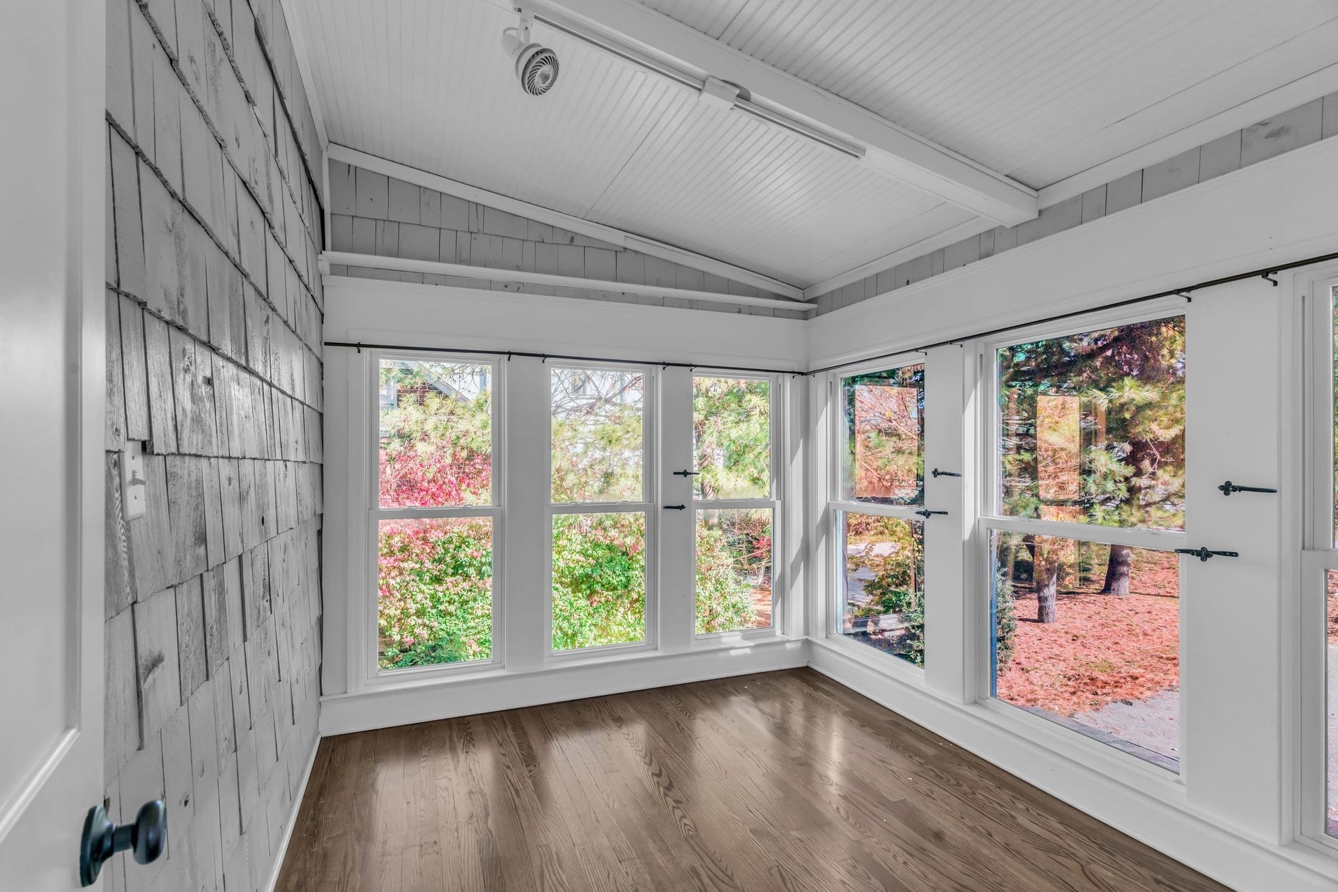 633 W Iris Dr, Nashville, TN 37204 633 W Iris Dr, Nashville, TN 37204