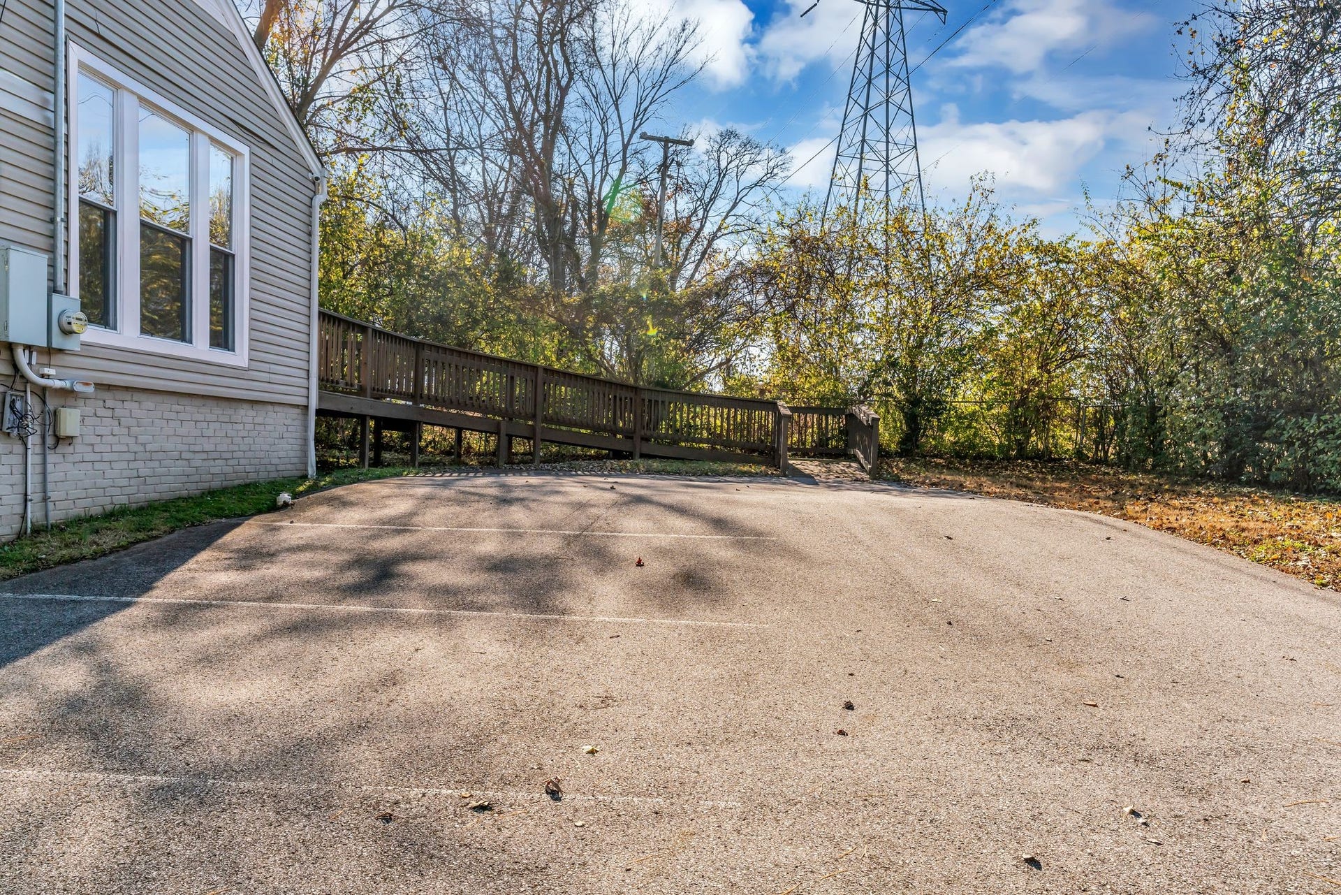 633 W Iris Dr, Nashville, TN 37204 633 W Iris Dr, Nashville, TN 37204