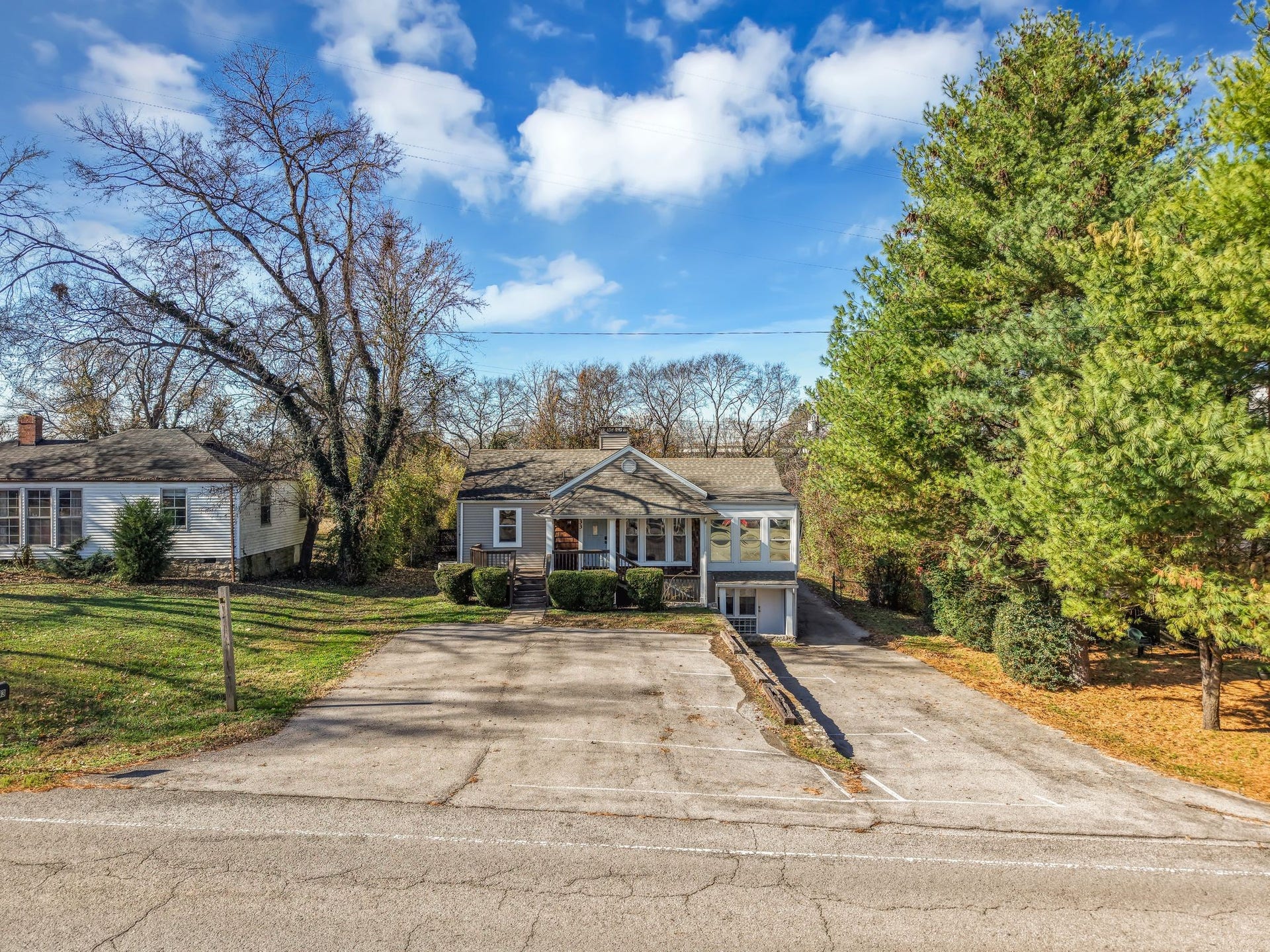 633 W Iris Dr, Nashville, TN 37204 633 W Iris Dr, Nashville, TN 37204