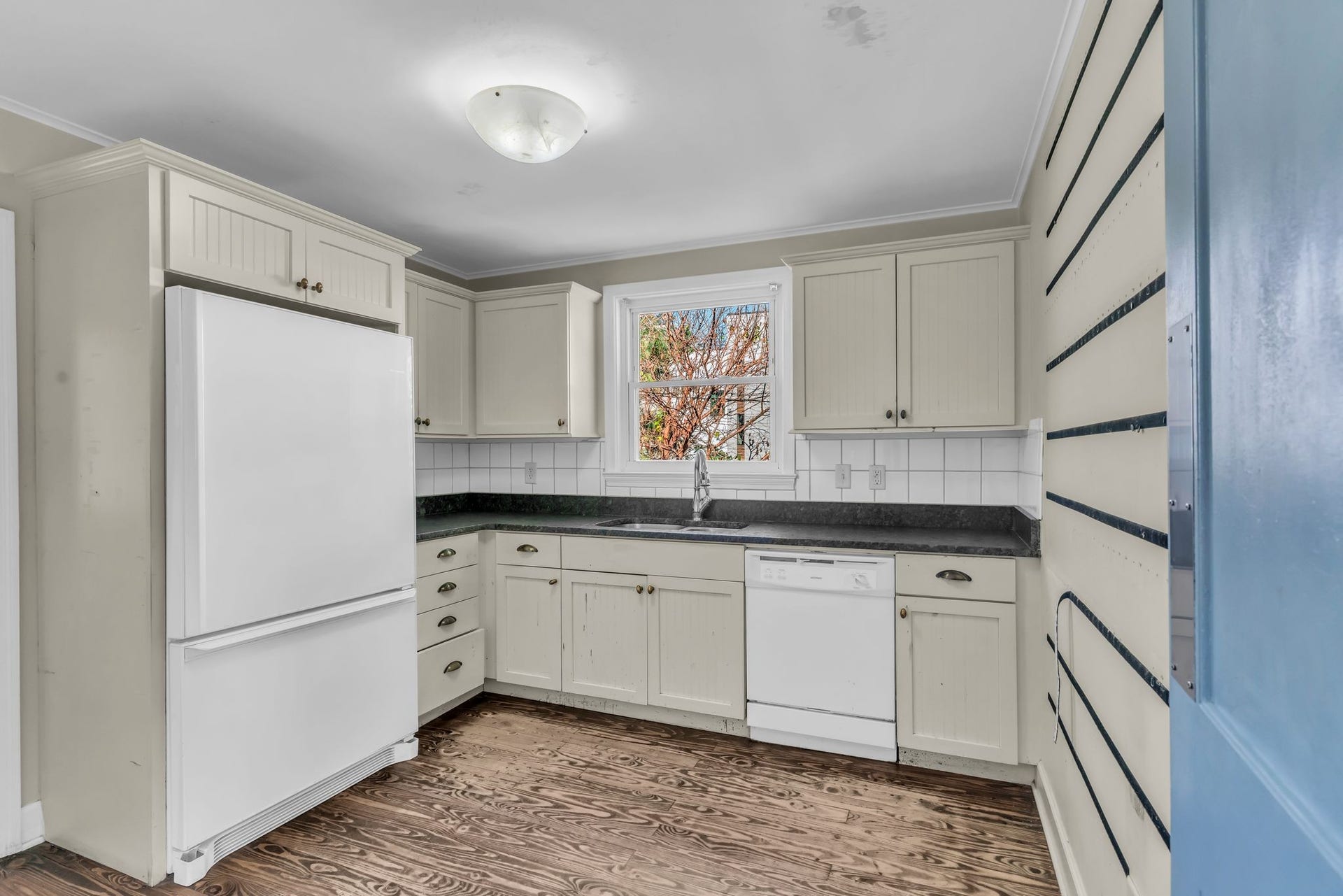 633 W Iris Dr, Nashville, TN 37204 633 W Iris Dr, Nashville, TN 37204