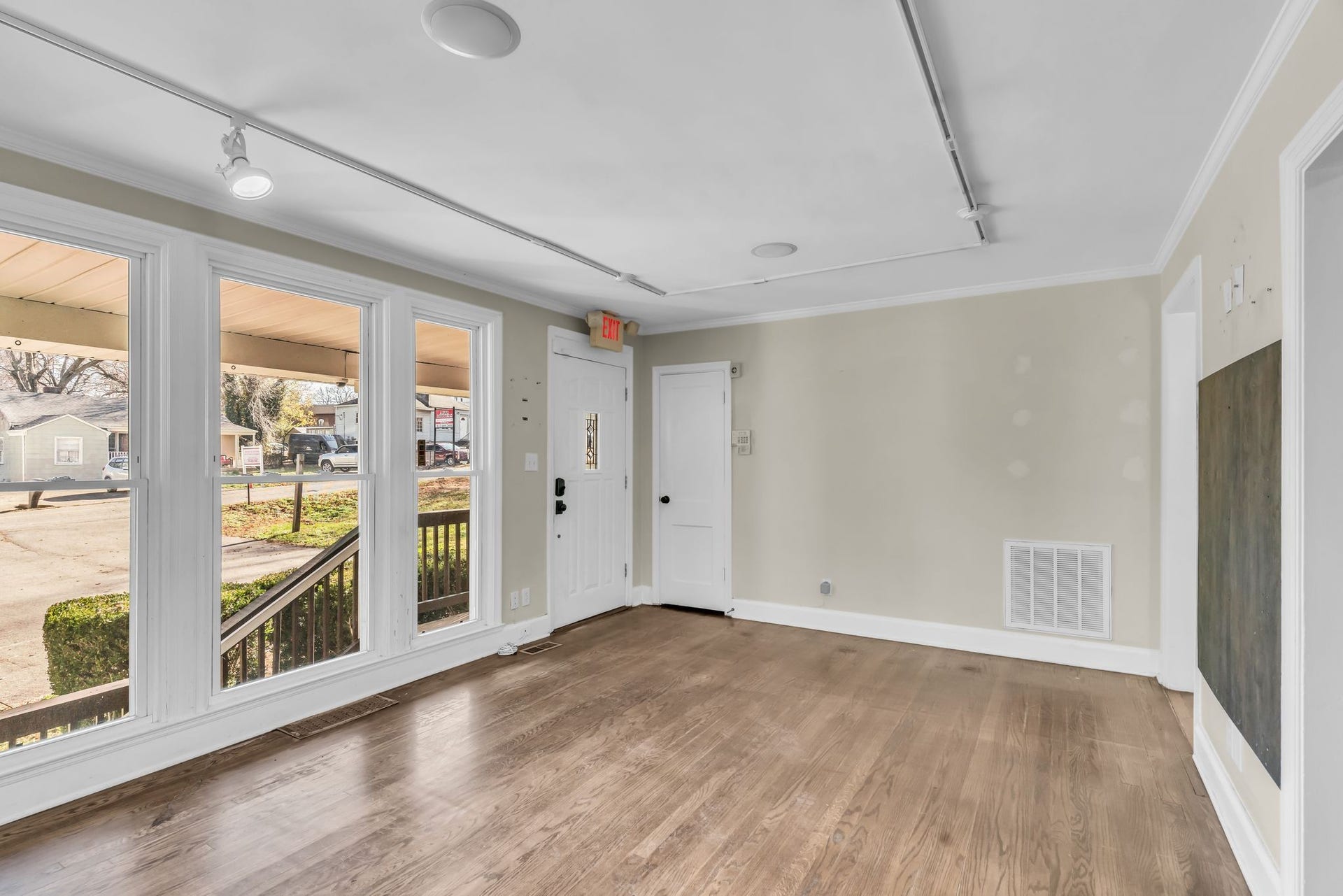 633 W Iris Dr, Nashville, TN 37204 633 W Iris Dr, Nashville, TN 37204