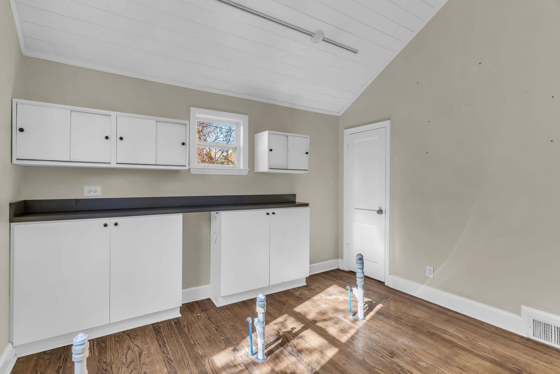 633 W Iris Dr, Nashville, TN 37204 633 W Iris Dr, Nashville, TN 37204