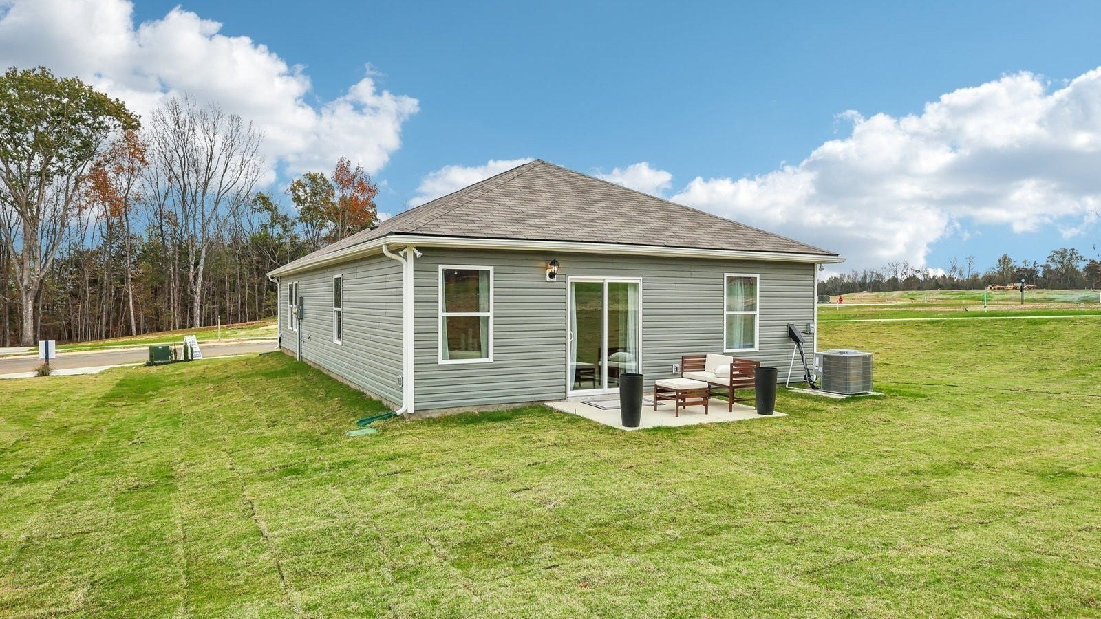 1403 Saddle Trace Drive, Lewisburg, TN 37091 Photos of similar home. Features and finishes may vary.