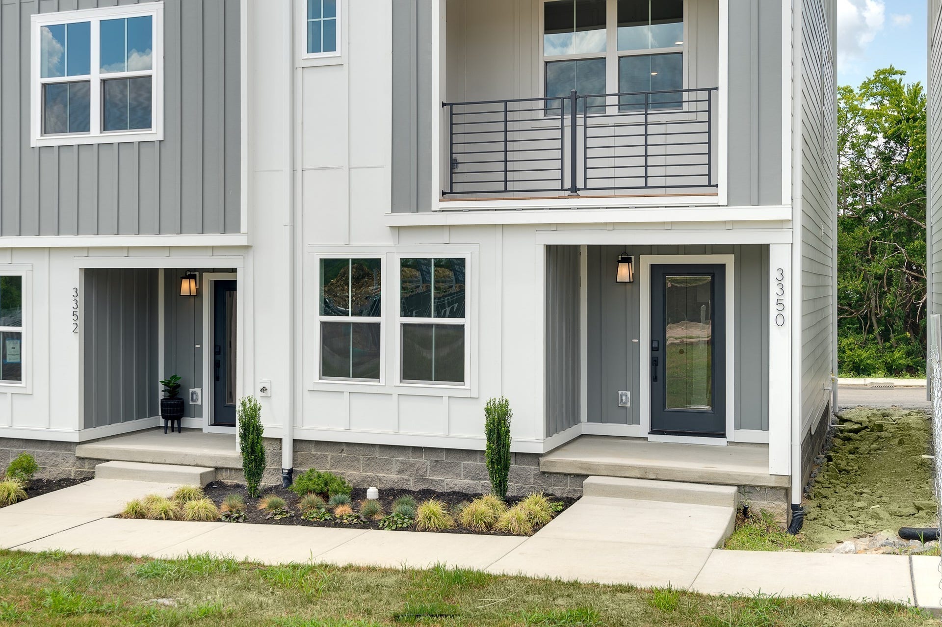 3310 Conviser Dr, Nashville, TN 37207 Now available this stunning end unit that boasts a balcony, perfect for enjoying morning coffee of unwinding after a long day!