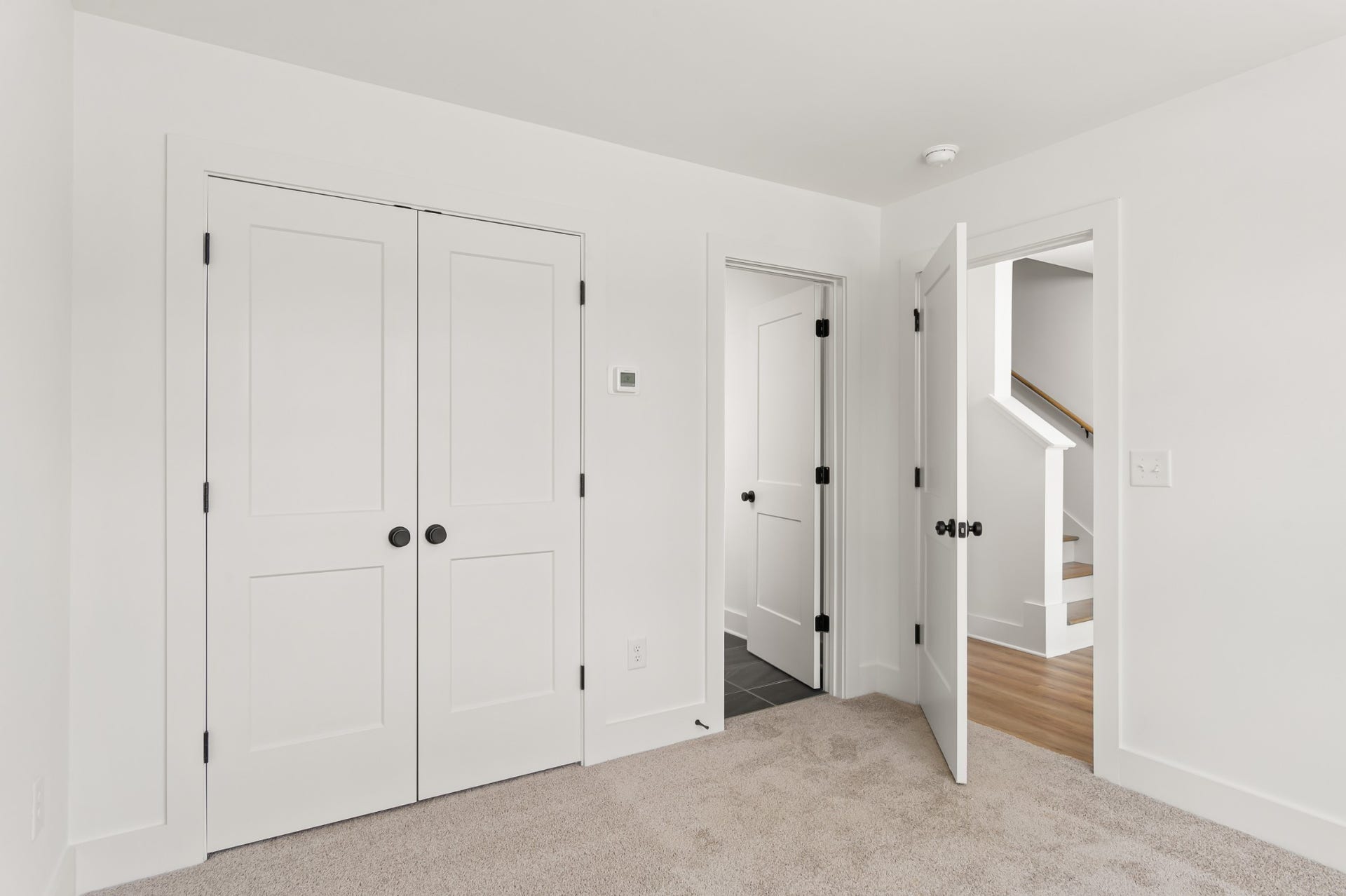 3310 Conviser Dr, Nashville, TN 37207 Enjoy the privacy and convenience of this inviting secondary bedroom, complete with its own en-suite bathroom. Perfect for guests or family members!